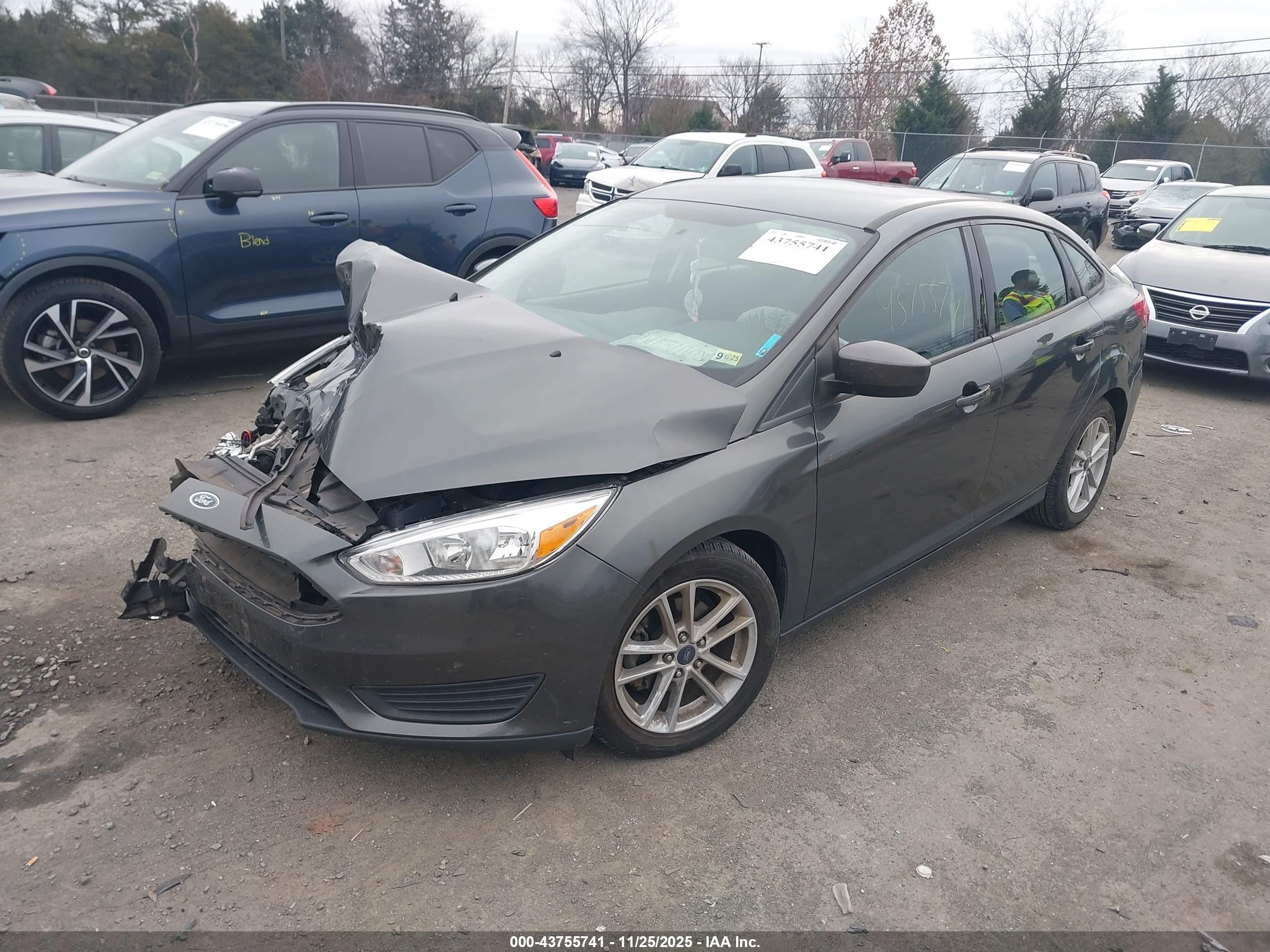 FORD FOCUS image 2