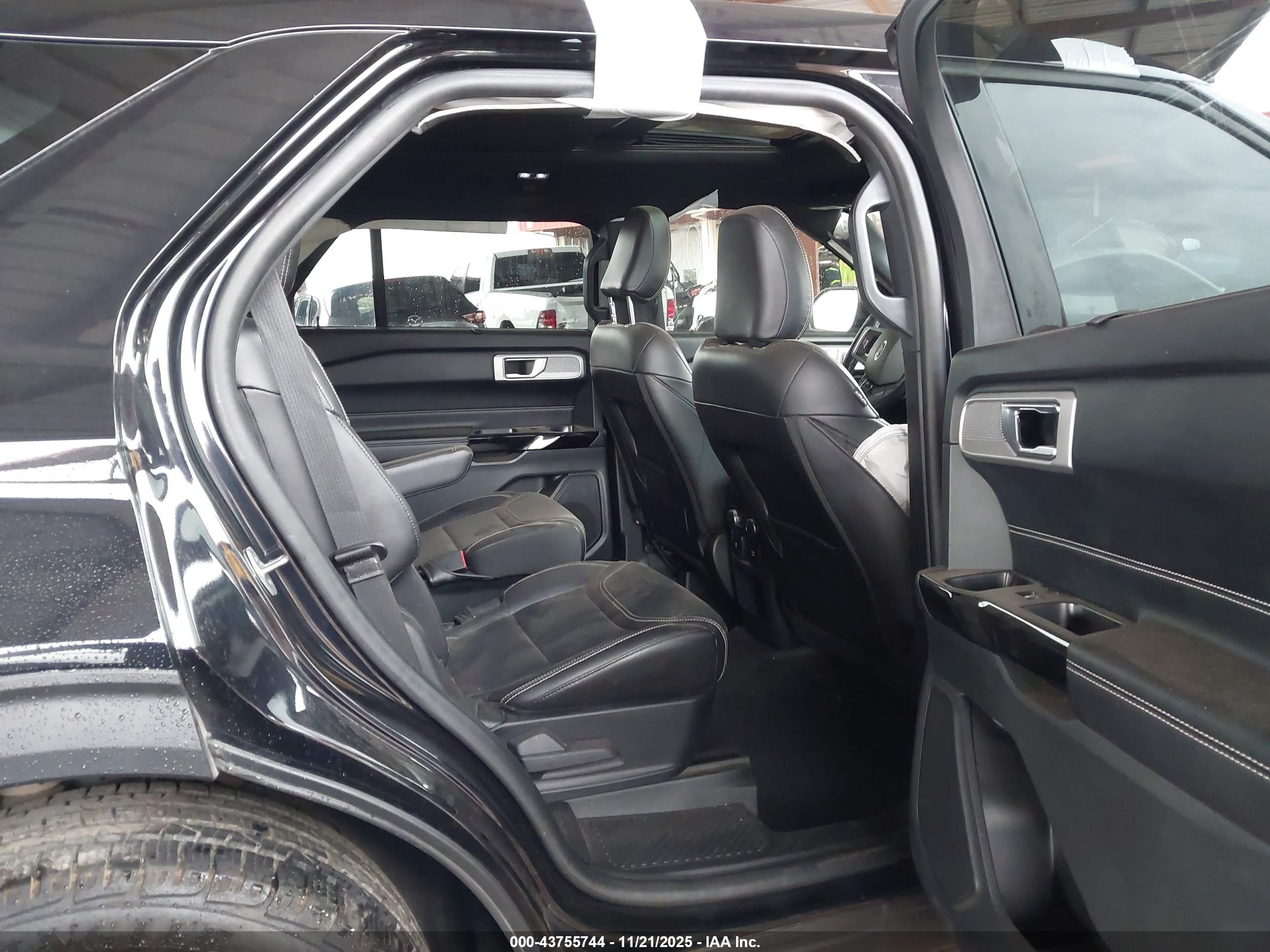 FORD EXPLORER image 8