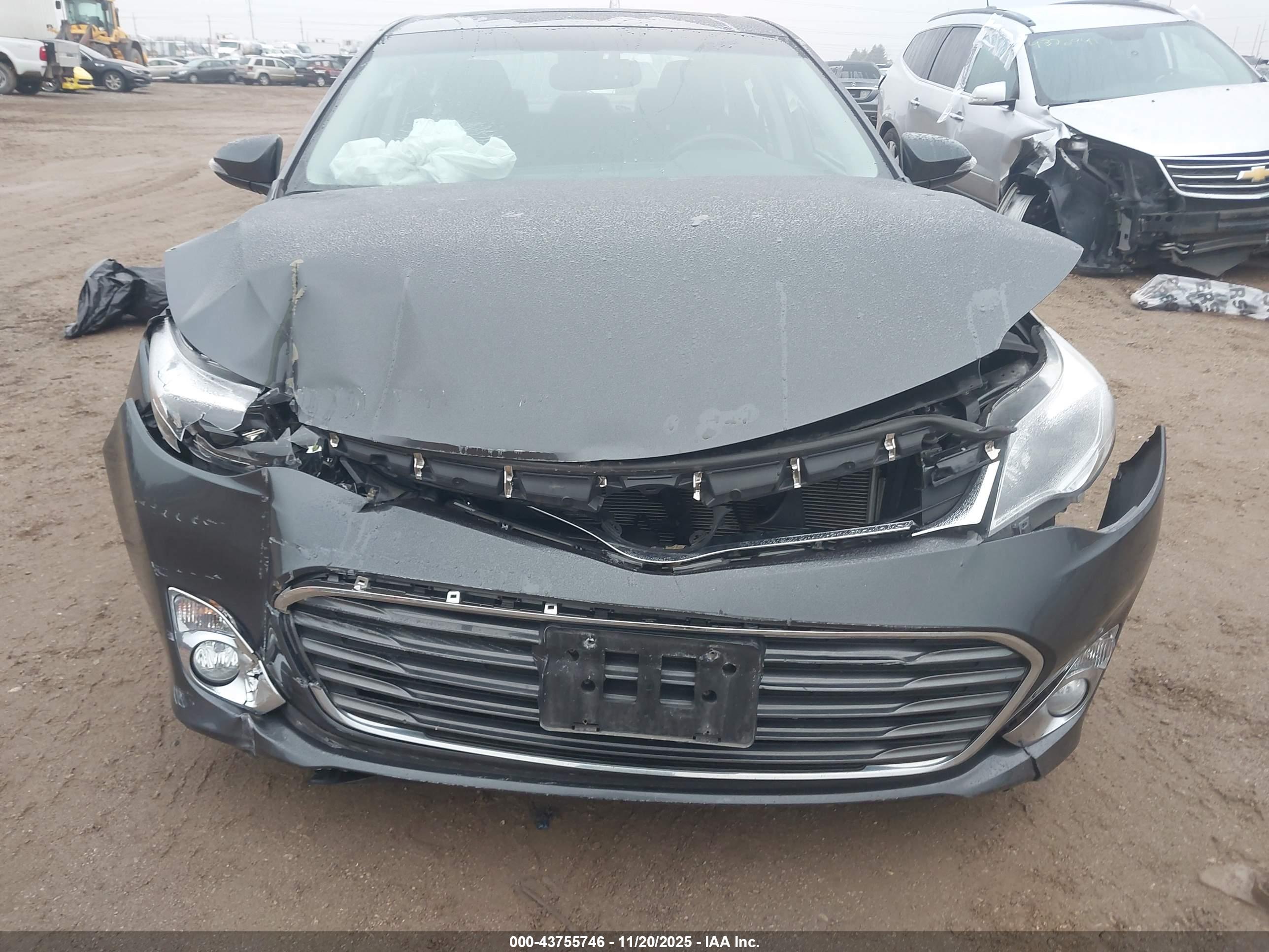 TOYOTA AVALON image 6