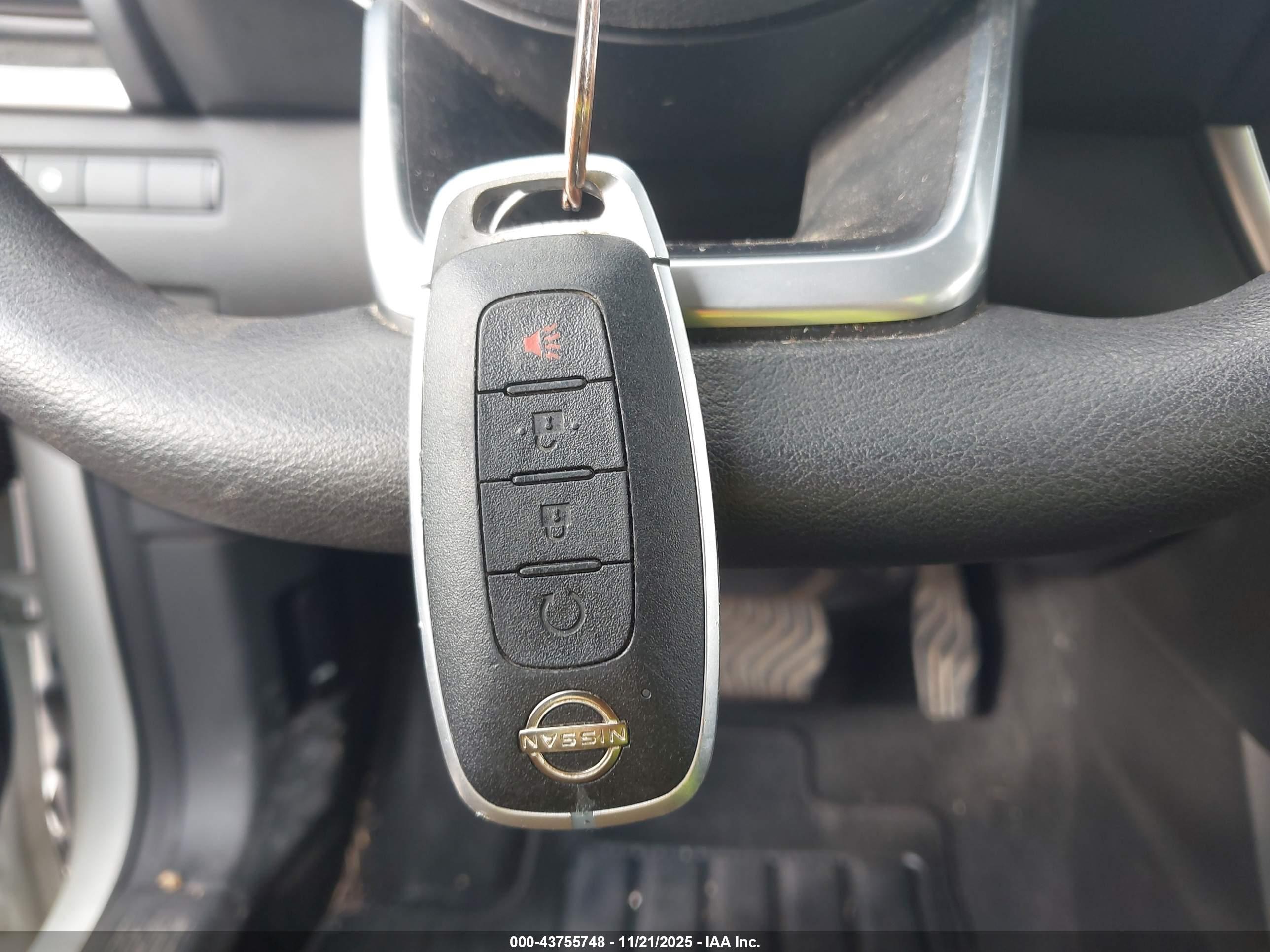 NISSAN ROGUE image 11