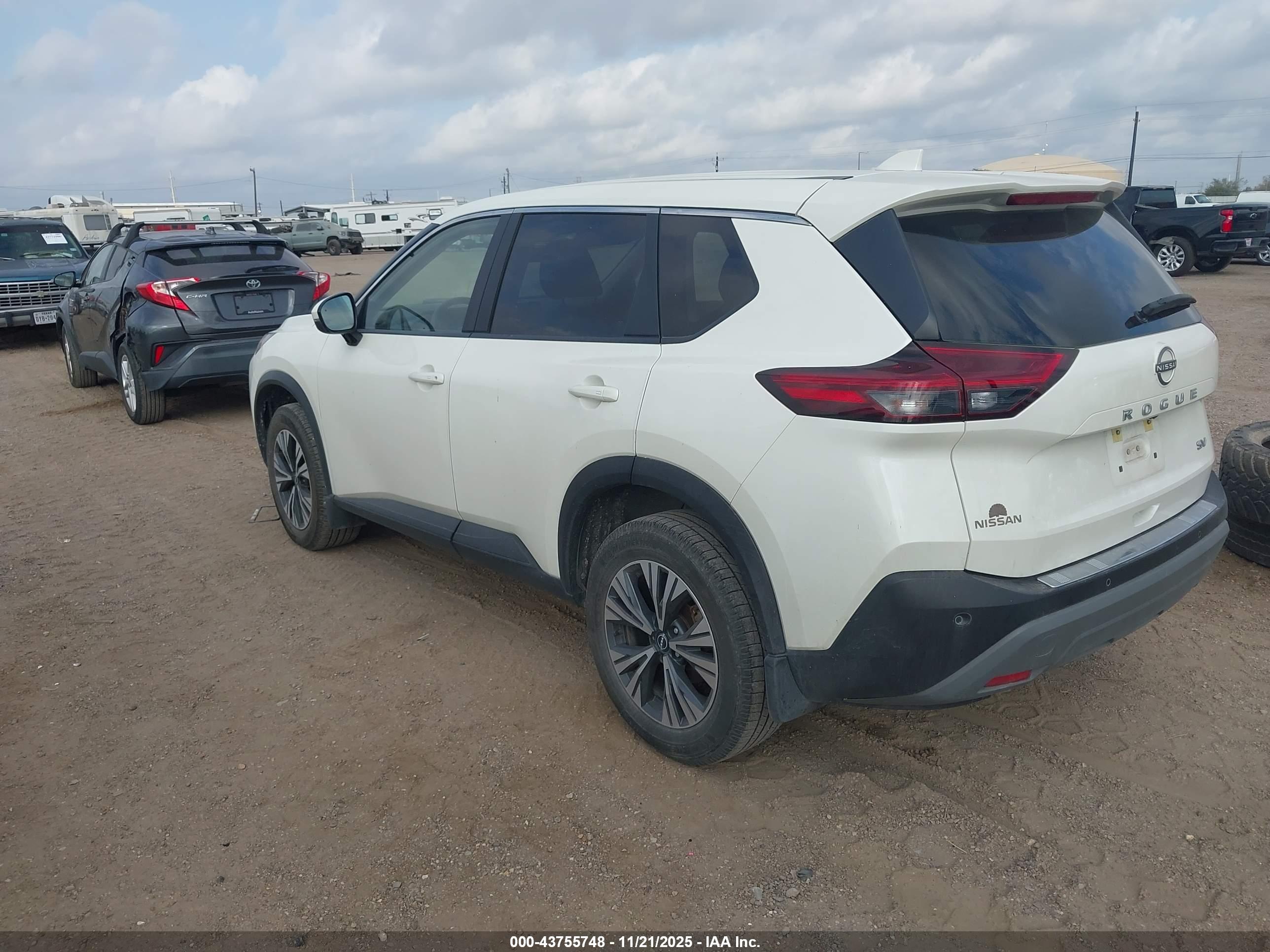 NISSAN ROGUE image 3