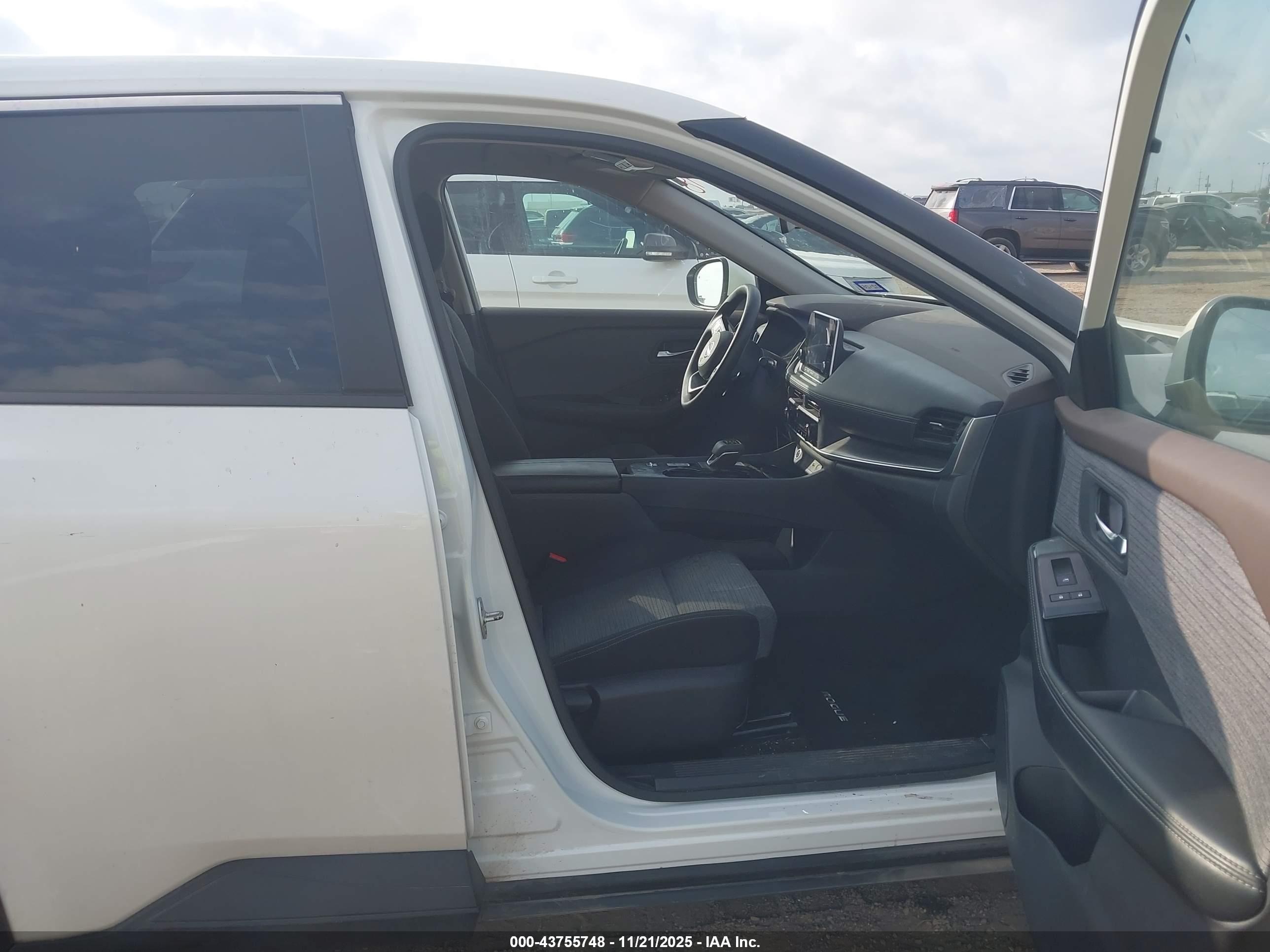 NISSAN ROGUE image 5