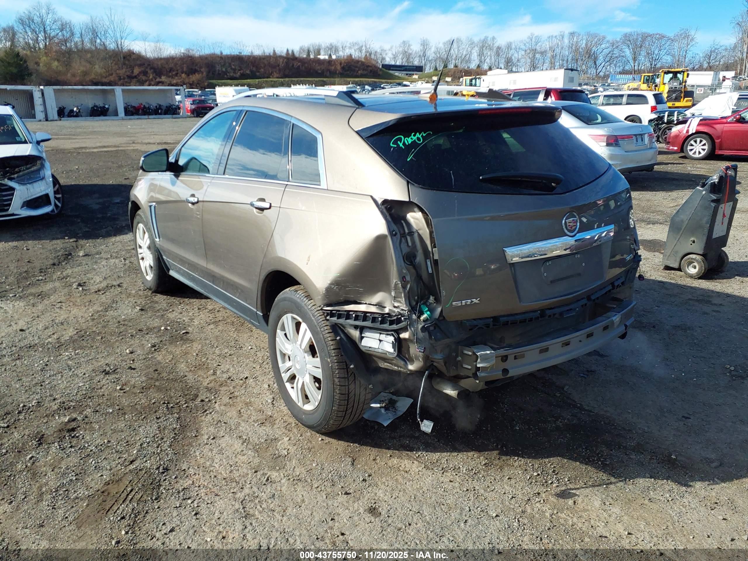 CADILLAC SRX image 3