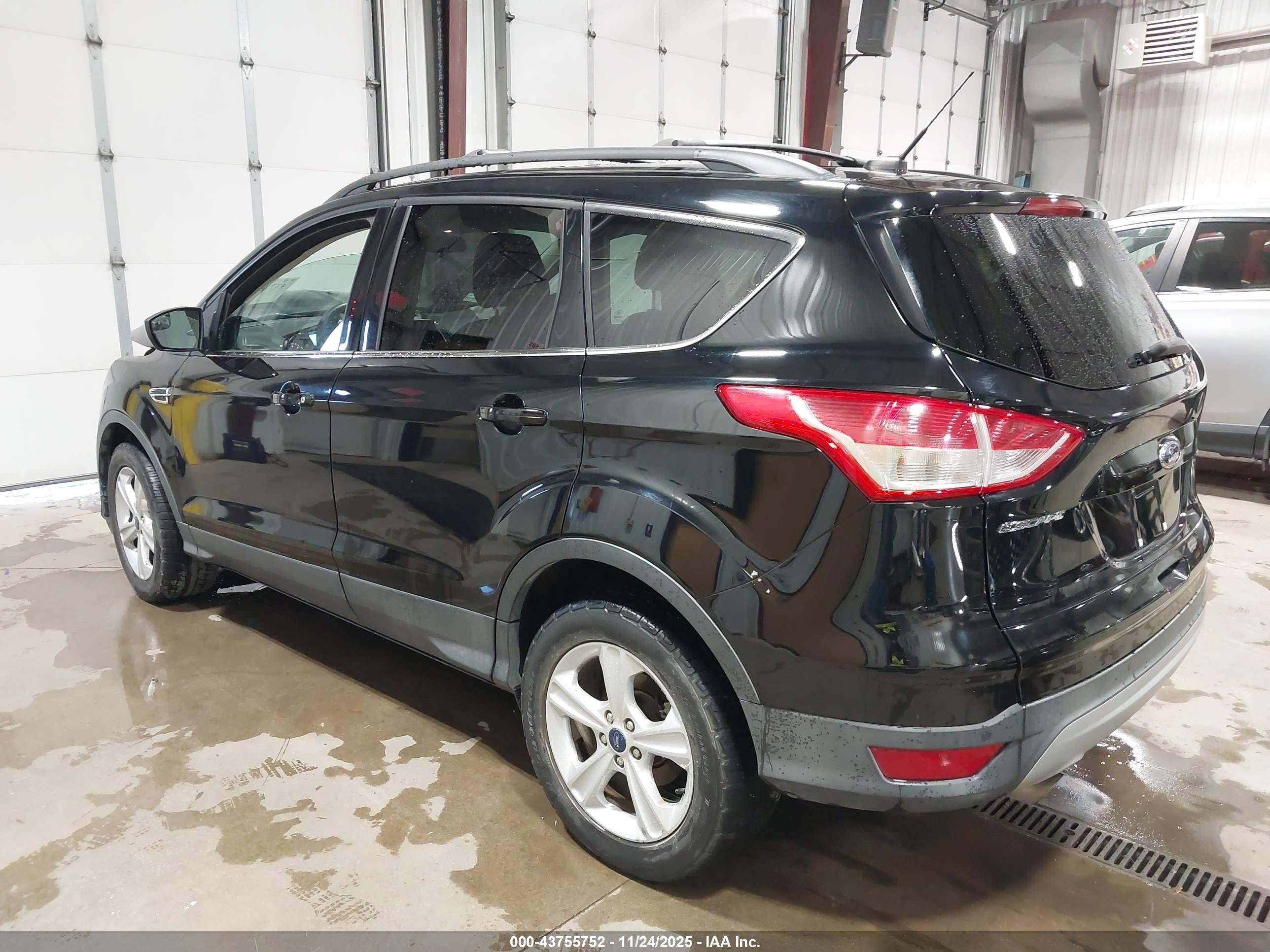 FORD ESCAPE image 3