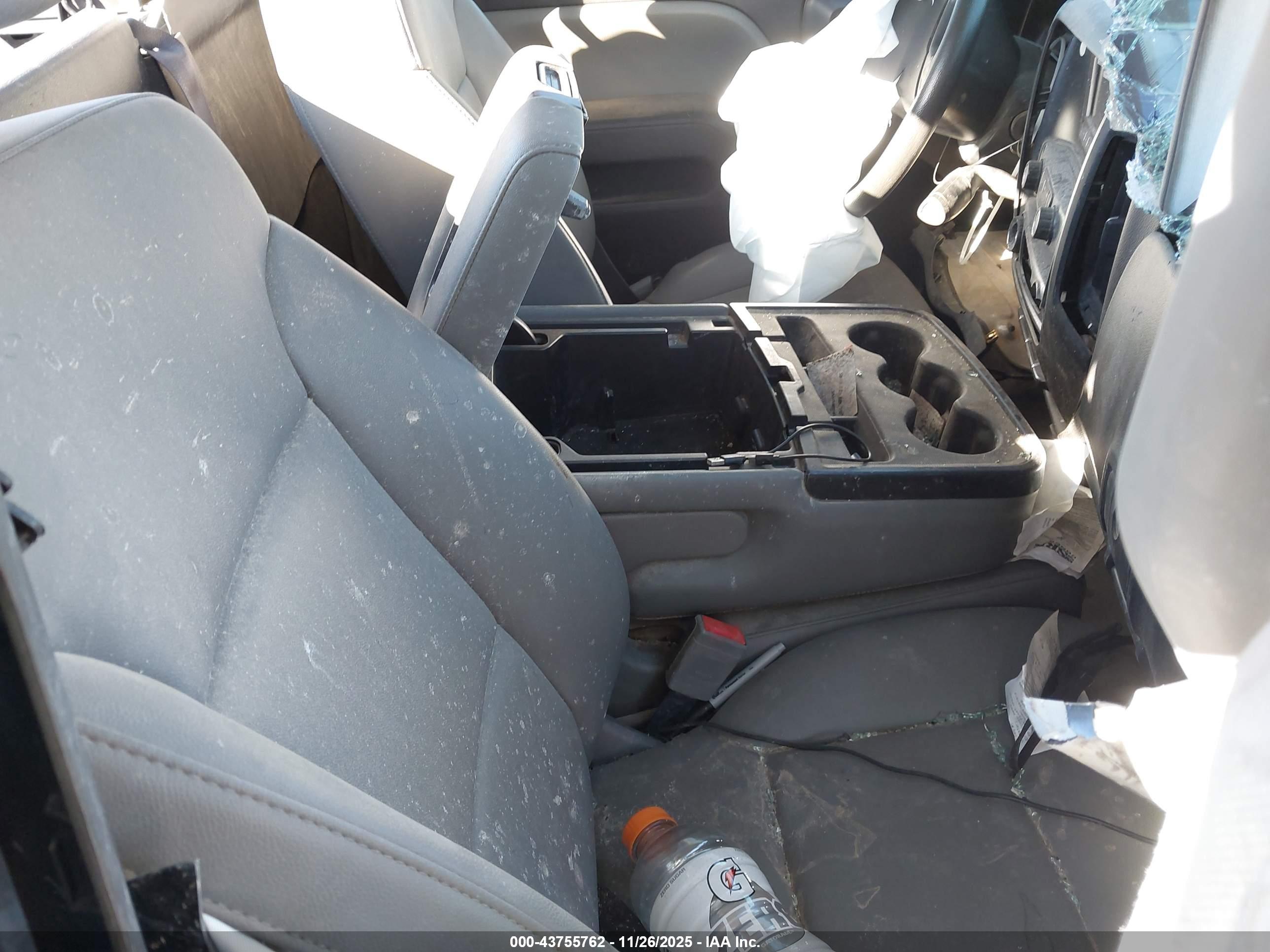 CHEVROLET SILVERADO image 5