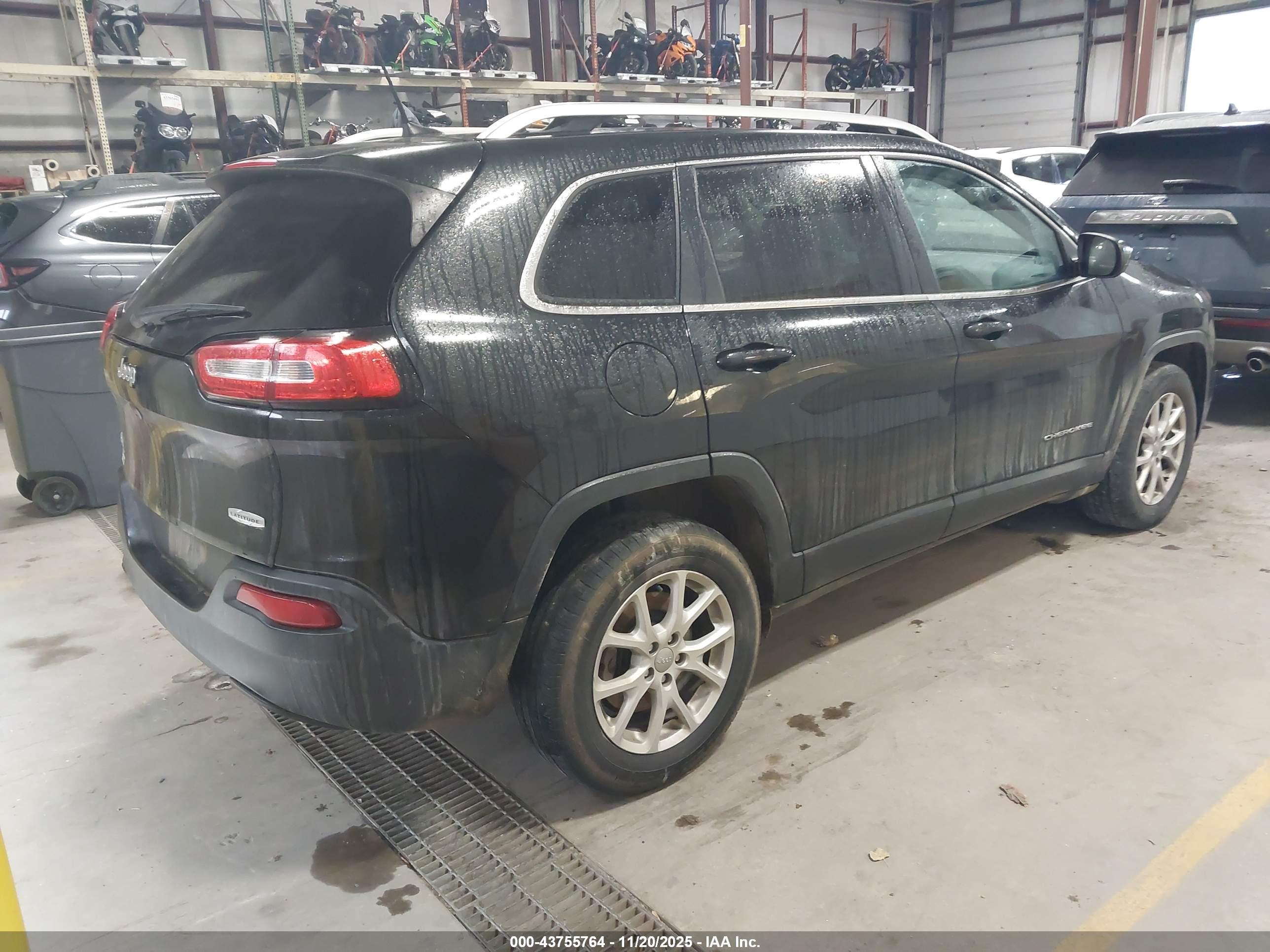 JEEP CHEROKEE image 4