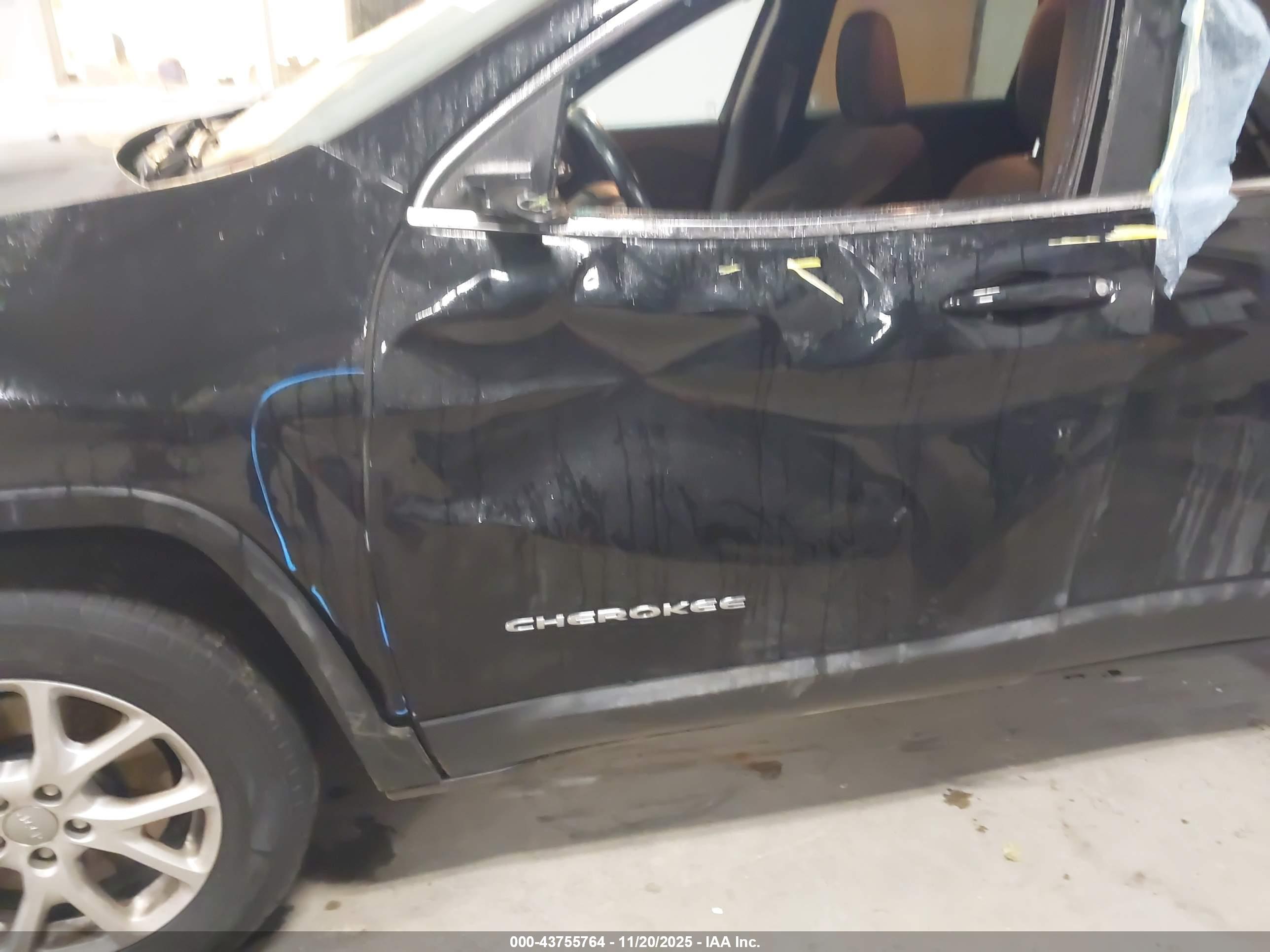 JEEP CHEROKEE image 6