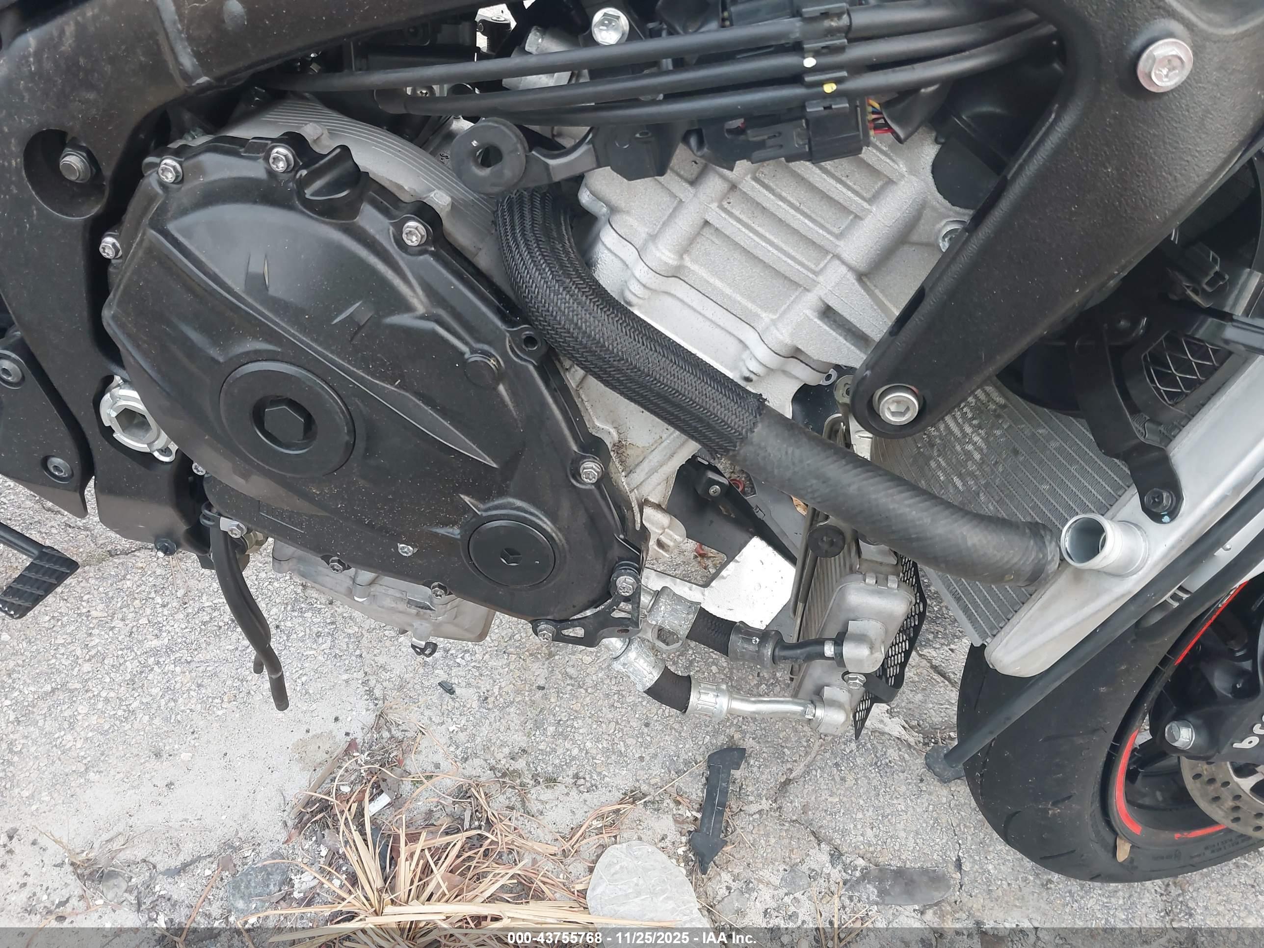 SUZUKI GSX-R1000 image 8