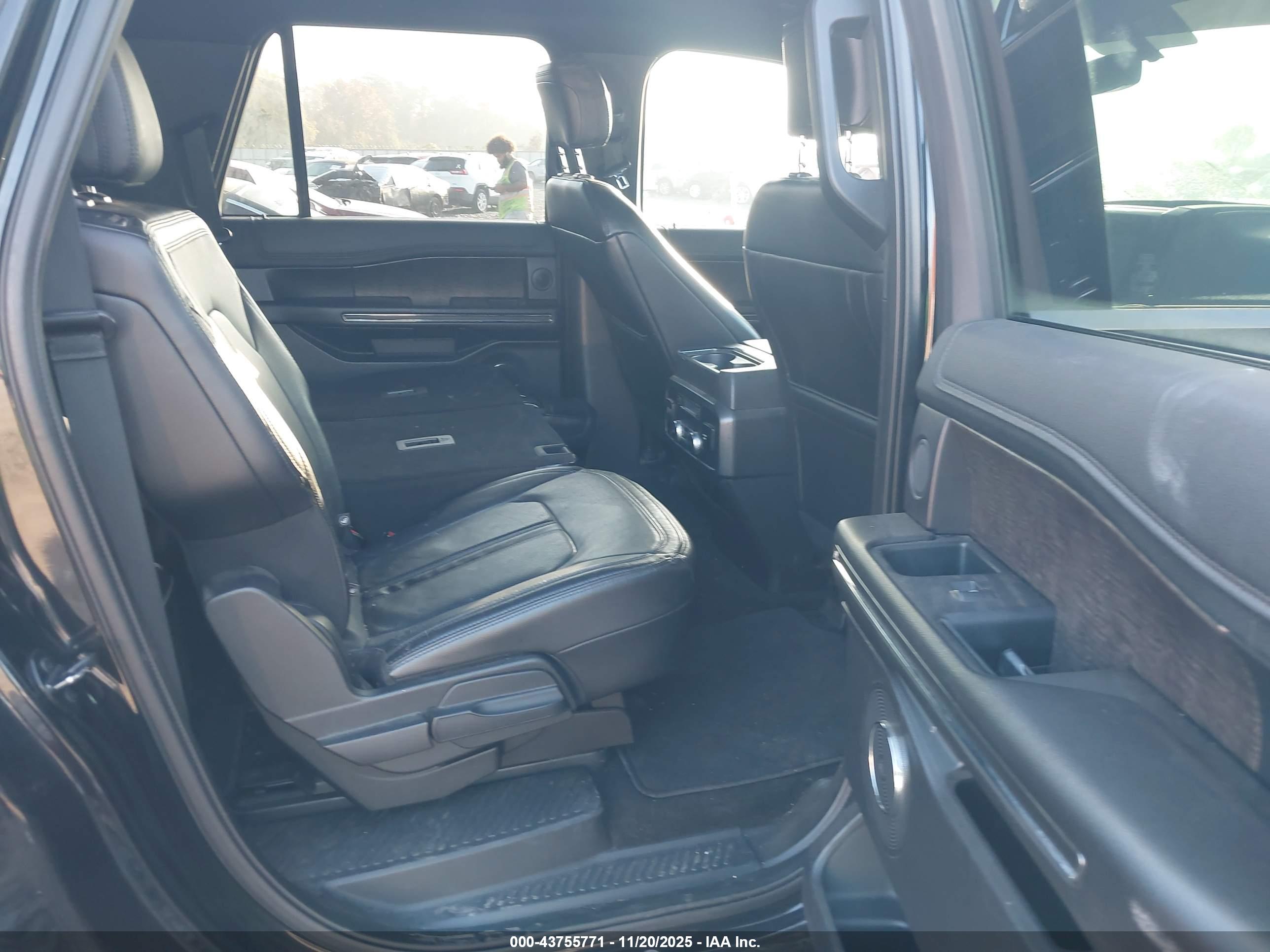 FORD EXPEDITION image 8