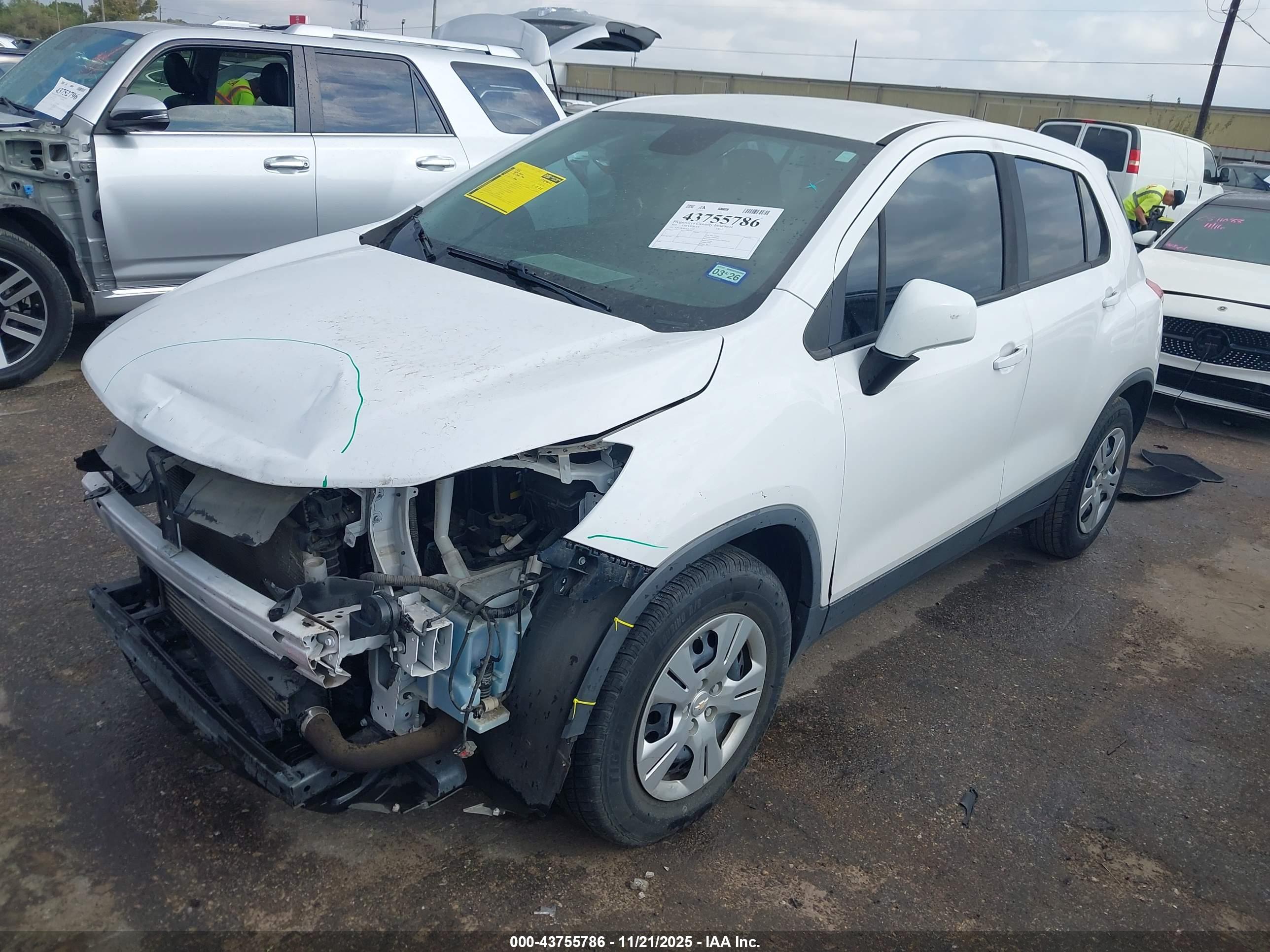 CHEVROLET TRAX image 2