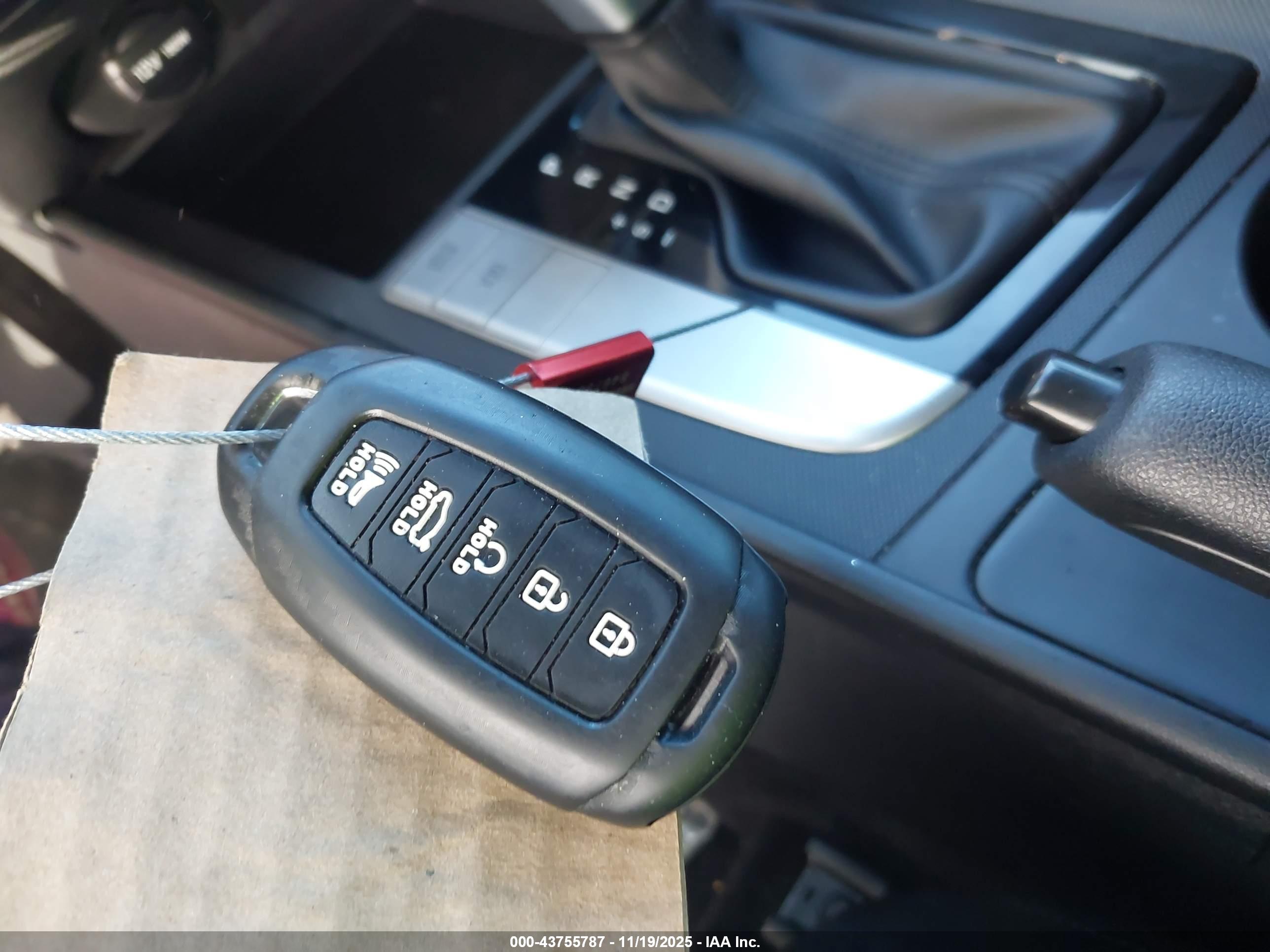 HYUNDAI ELANTRA image 11