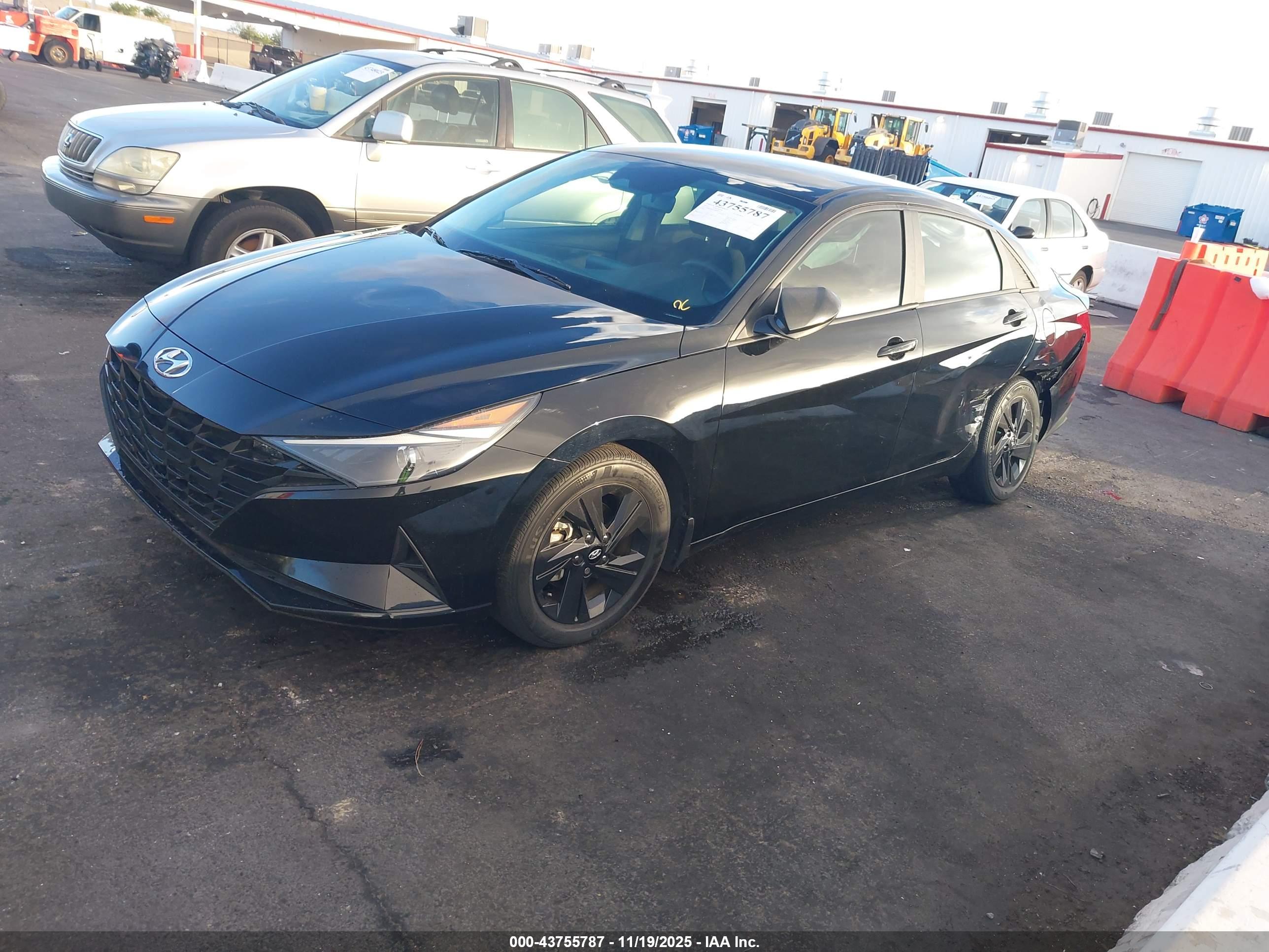 HYUNDAI ELANTRA image 2