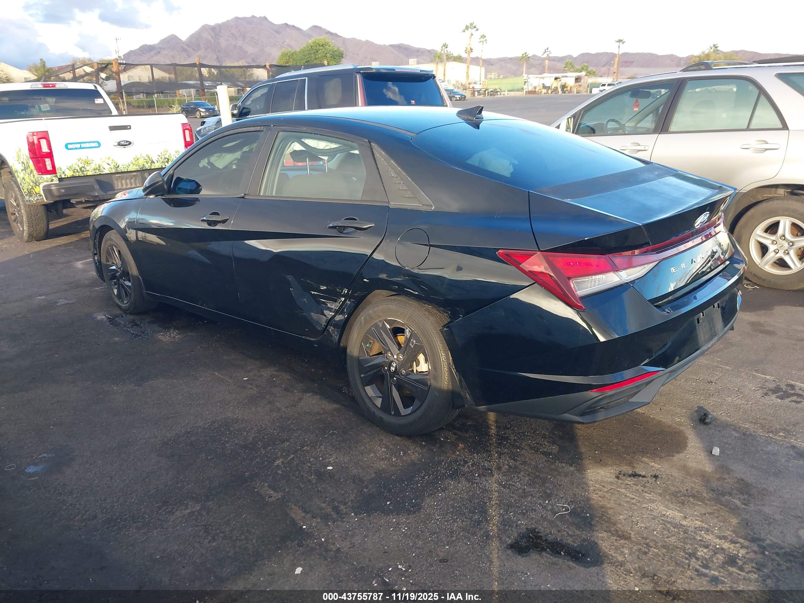HYUNDAI ELANTRA image 3
