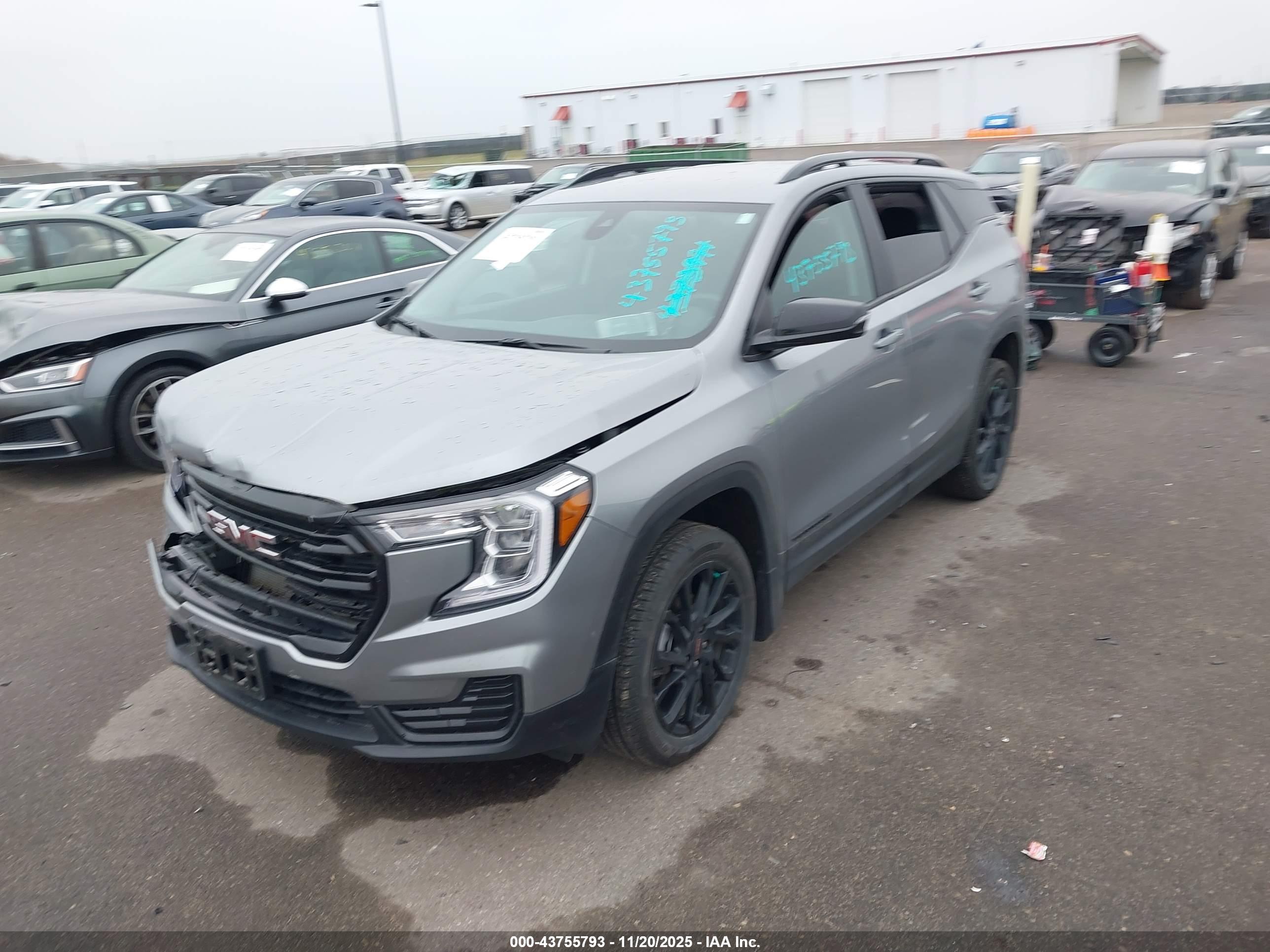 GMC TERRAIN image 2