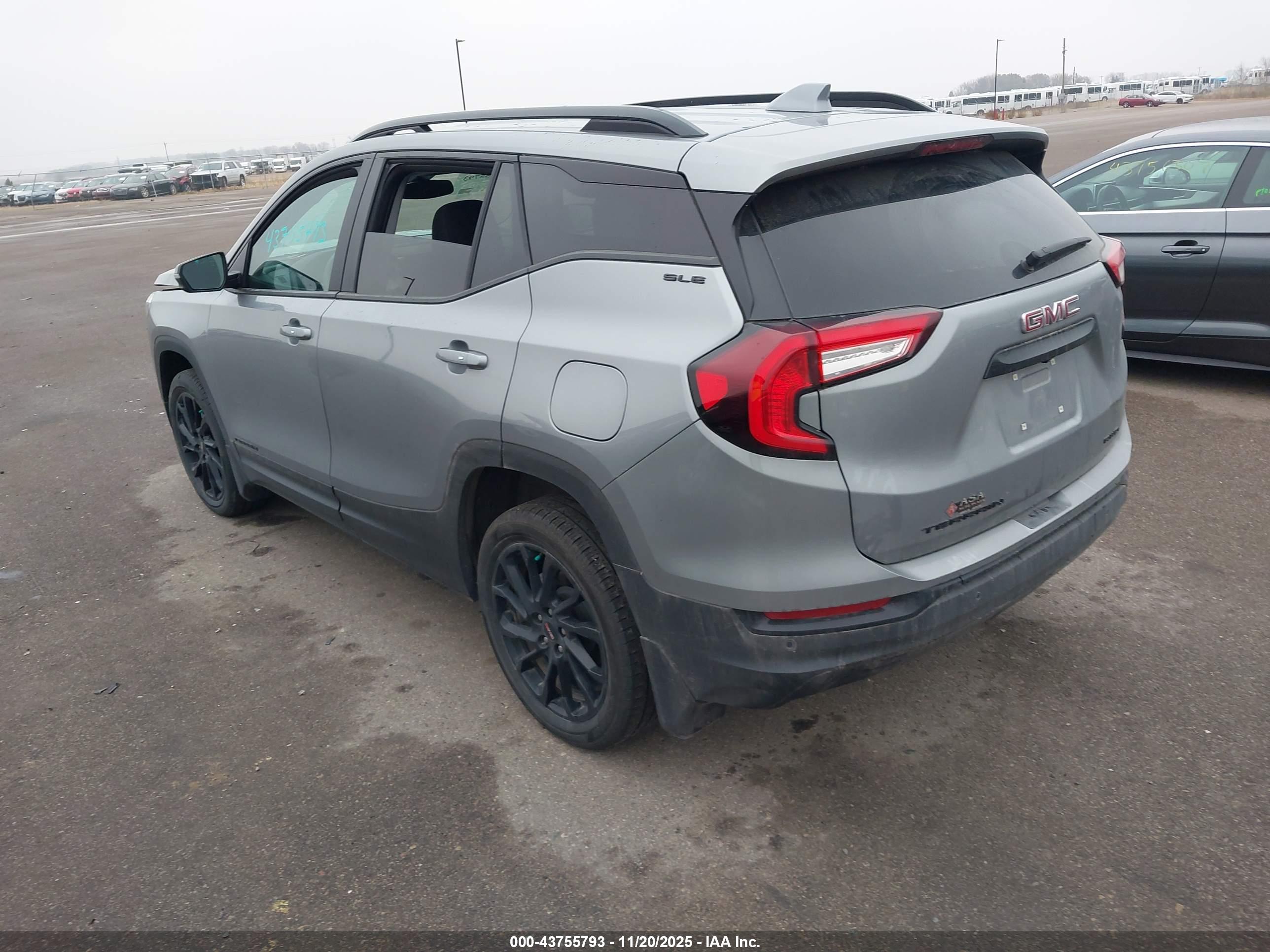 GMC TERRAIN image 3