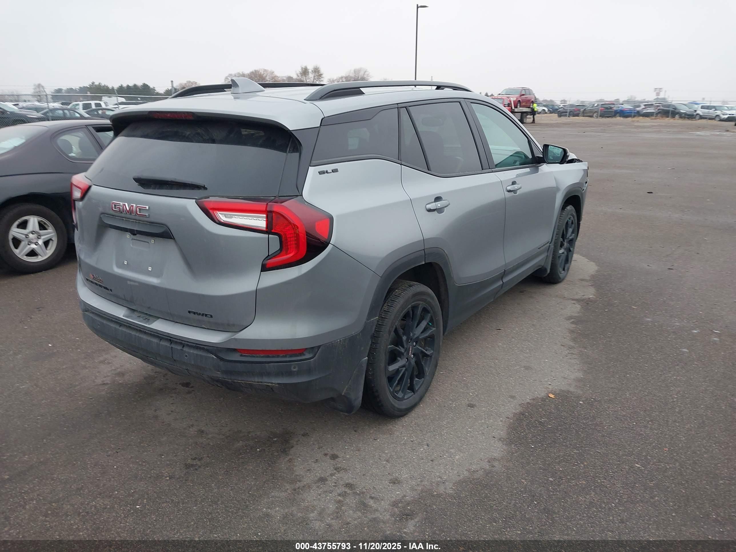 GMC TERRAIN image 4