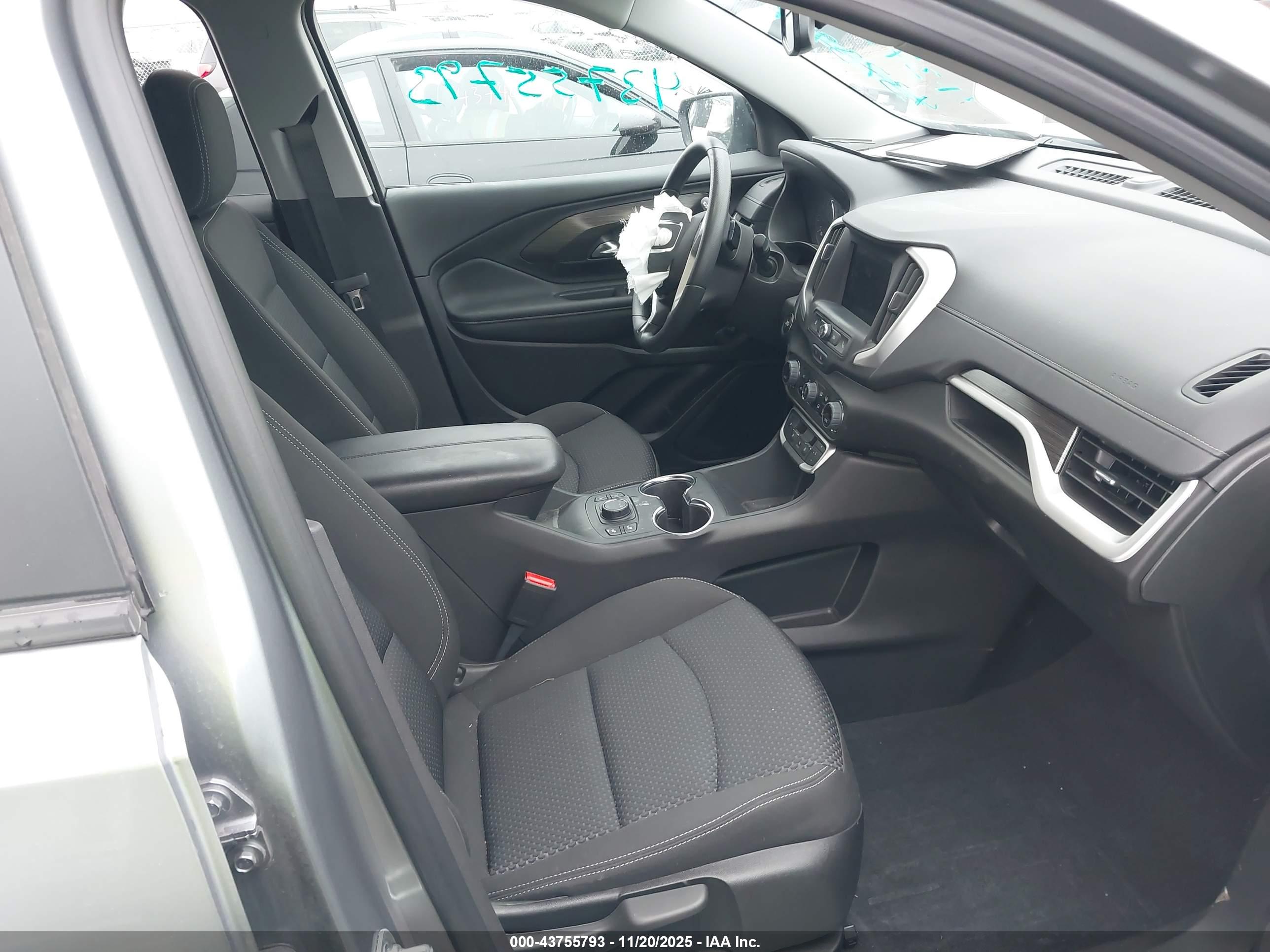 GMC TERRAIN image 5