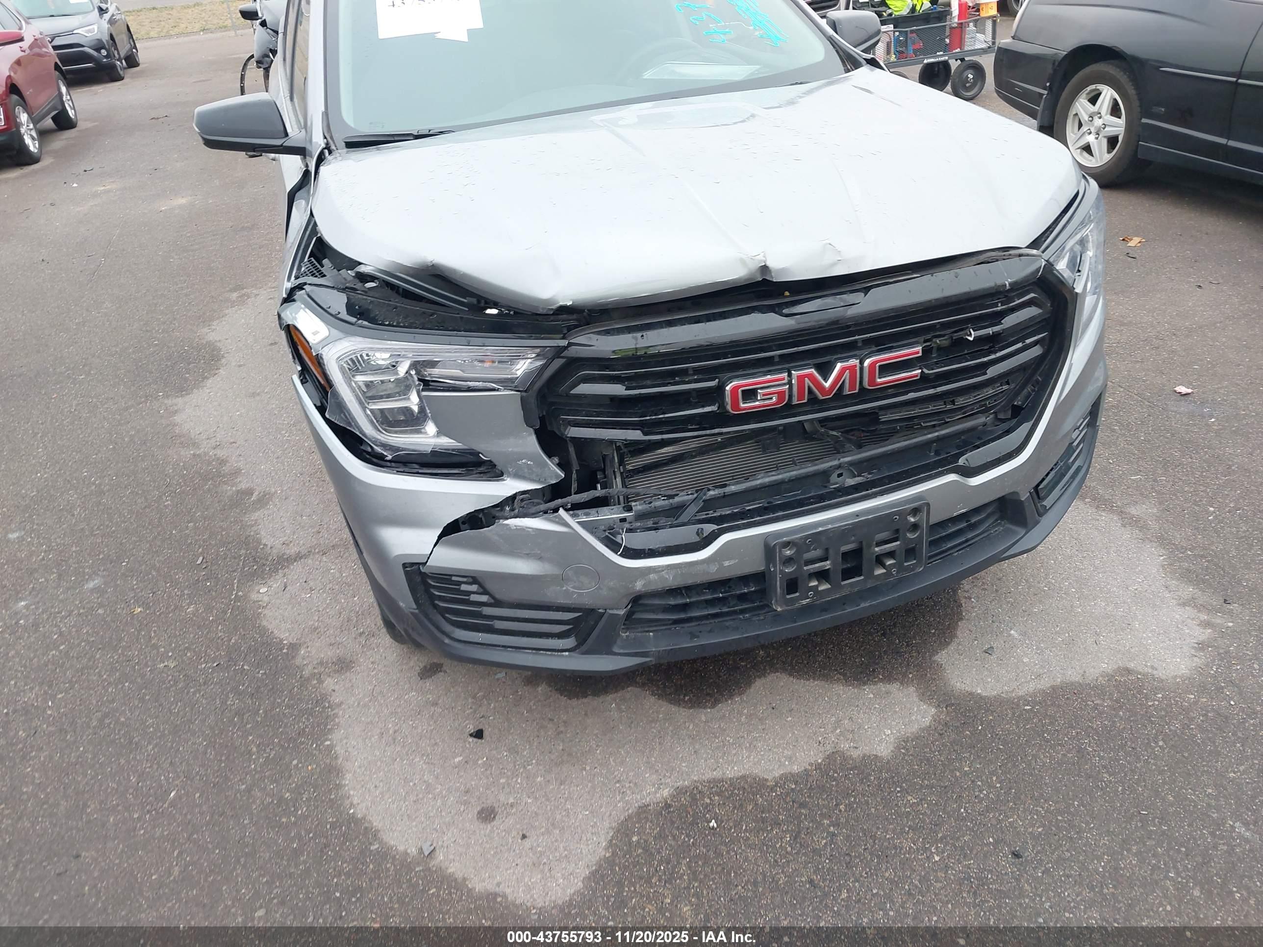GMC TERRAIN image 6