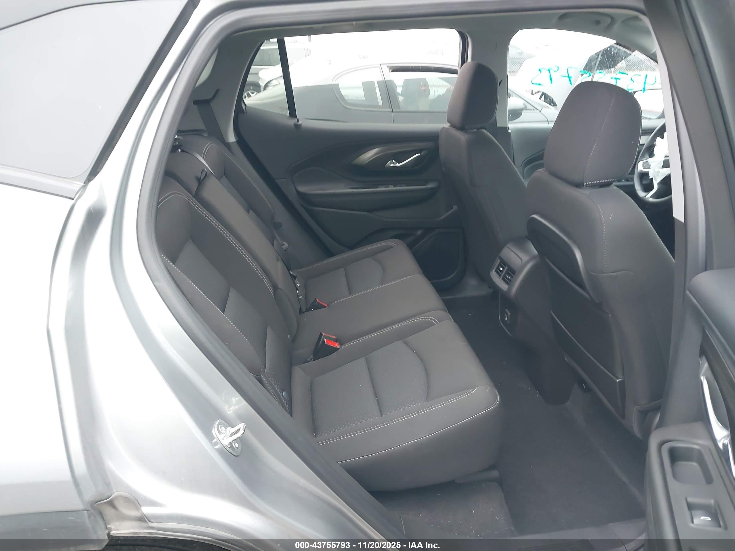 GMC TERRAIN image 8