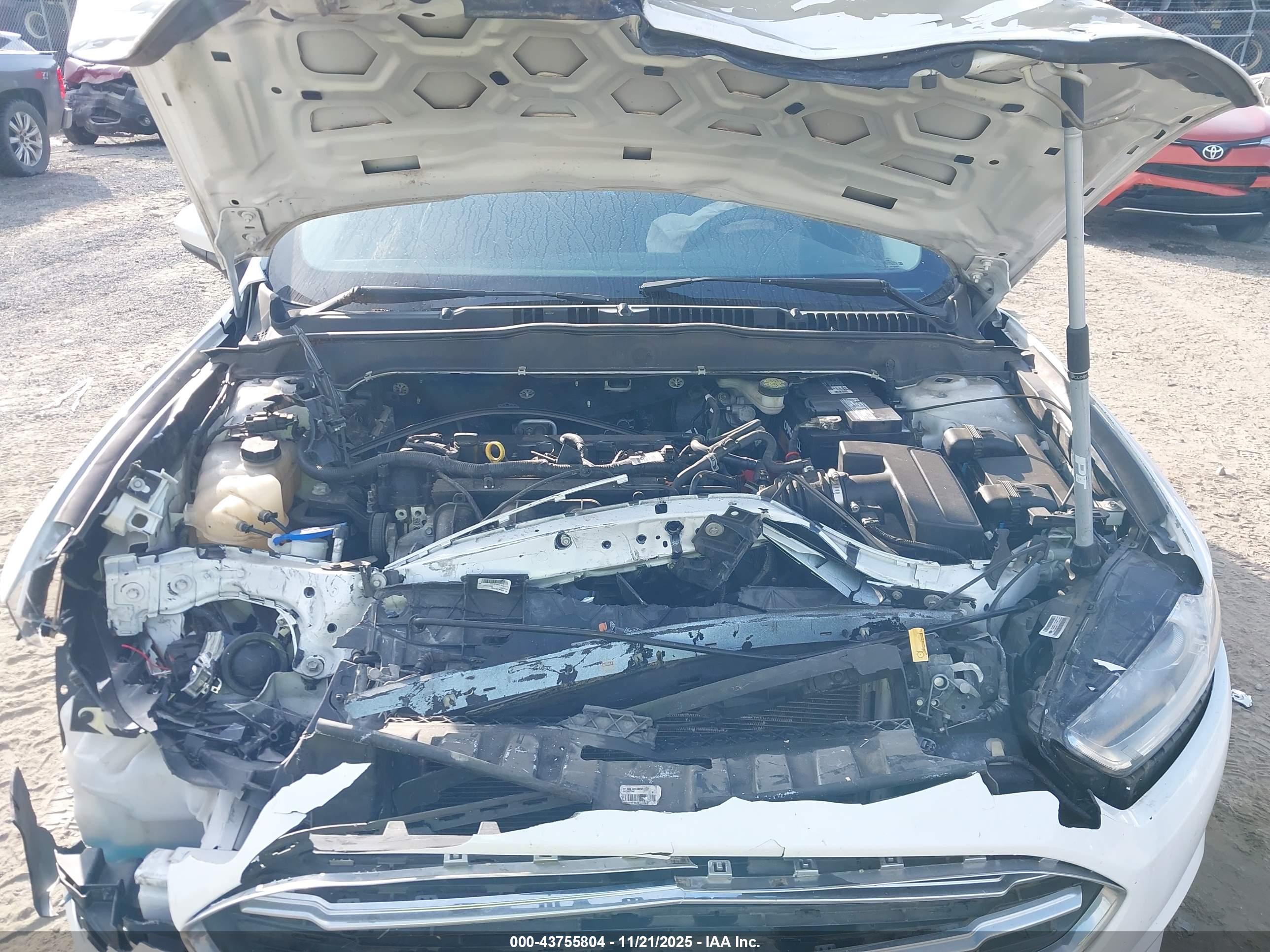 FORD FUSION image 10