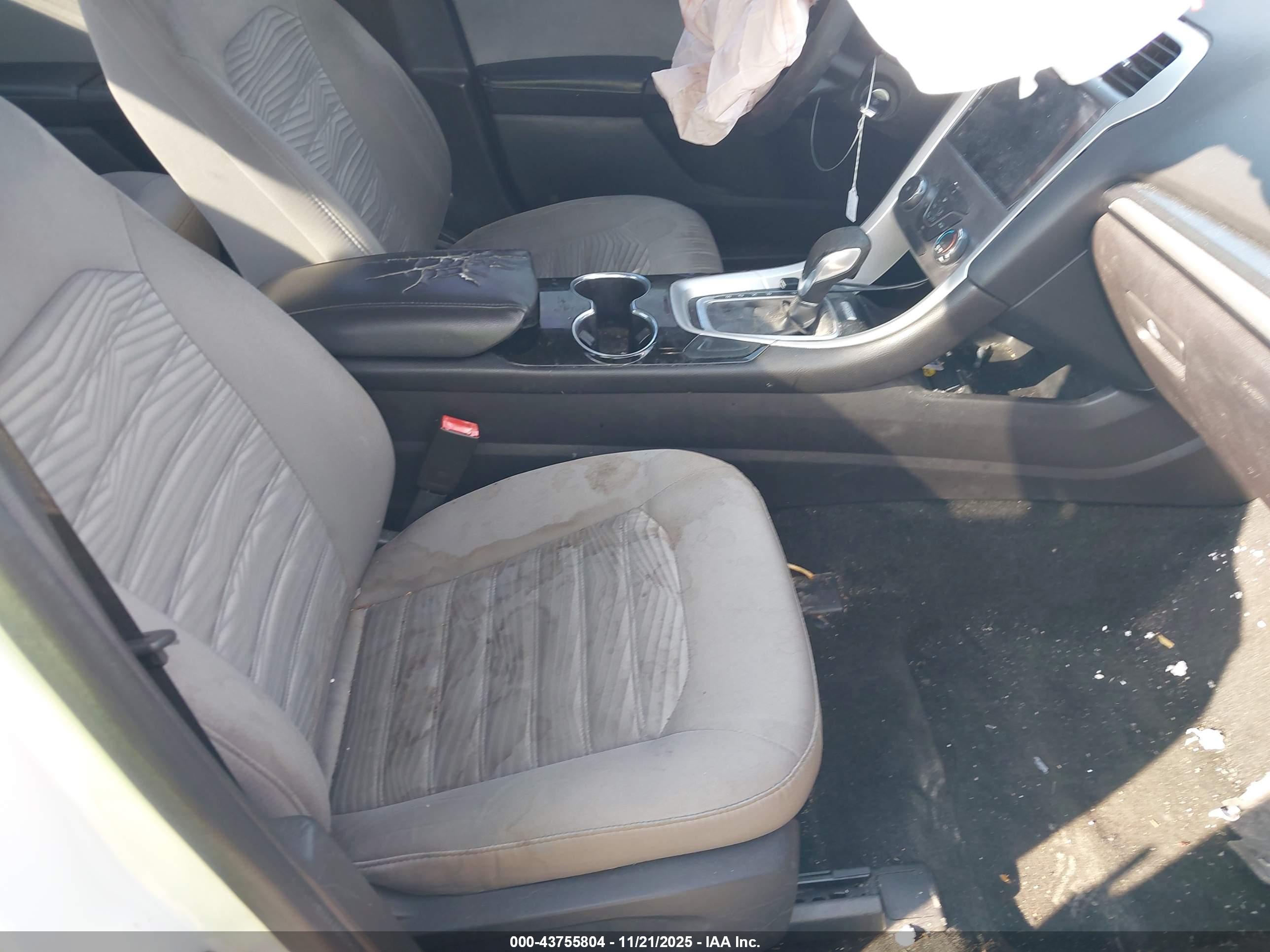 FORD FUSION image 5
