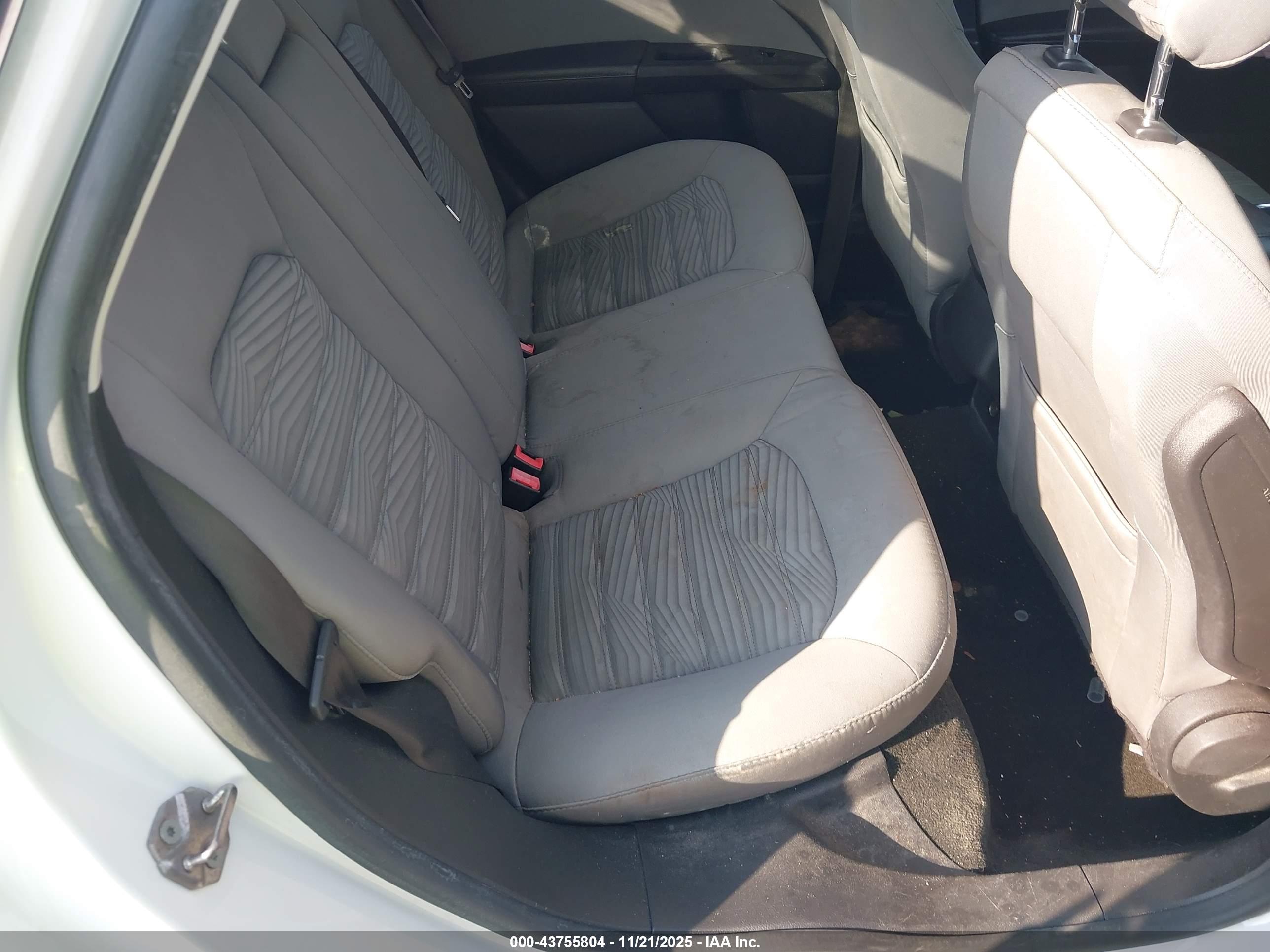 FORD FUSION image 8