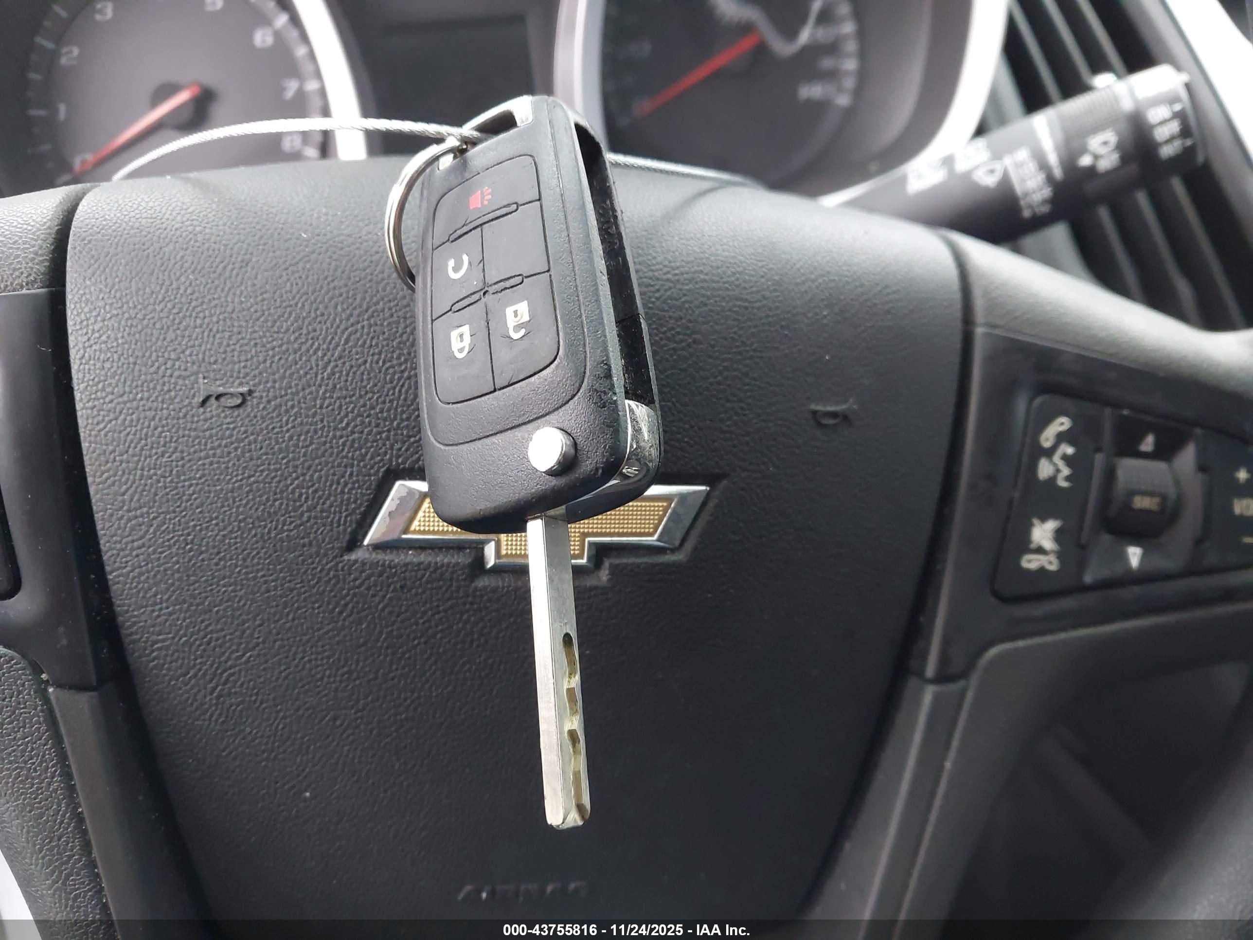 CHEVROLET EQUINOX image 11