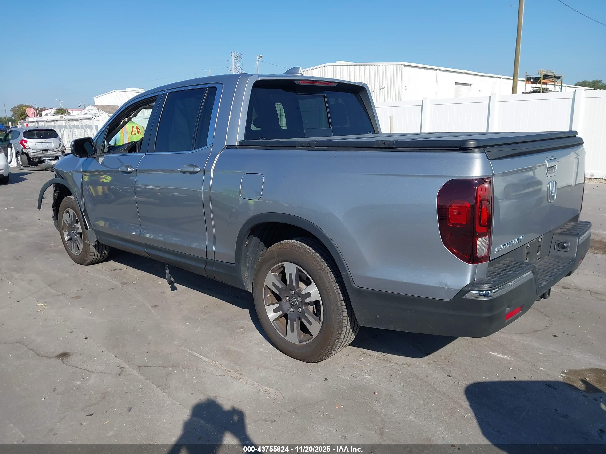 HONDA RIDGELINE image 3