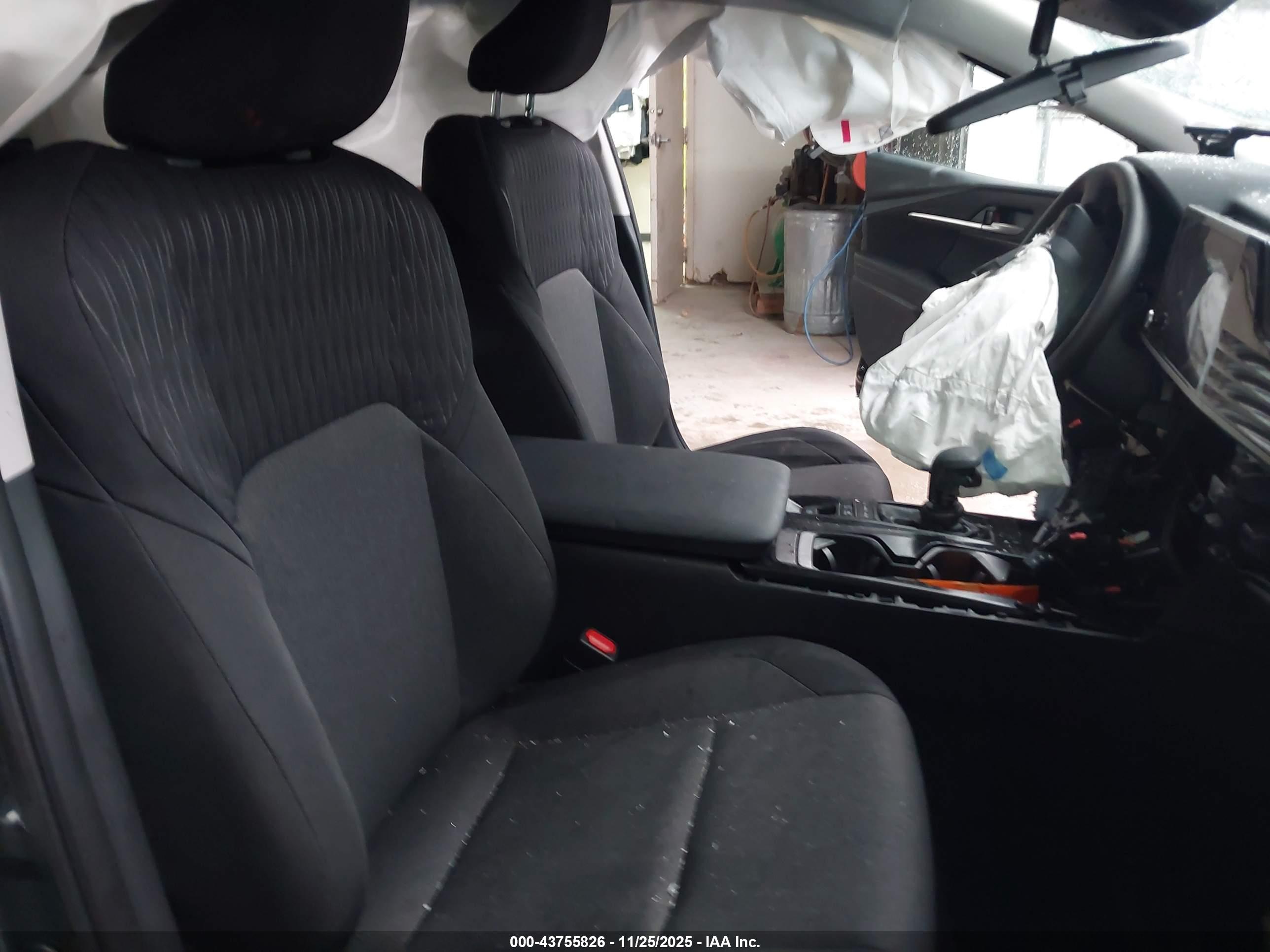 TOYOTA CAMRY image 5