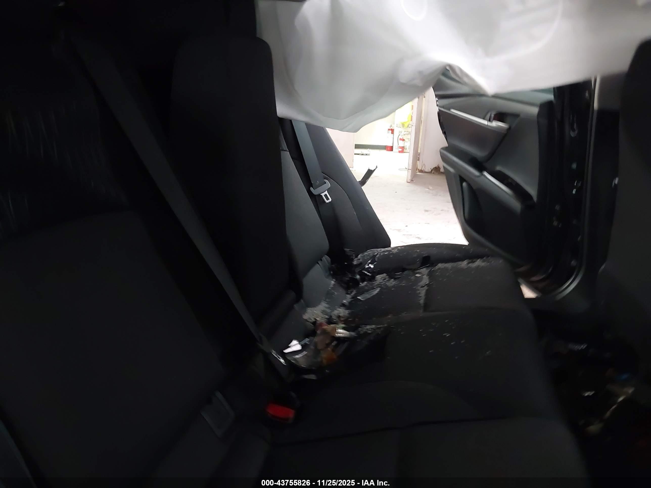 TOYOTA CAMRY image 8