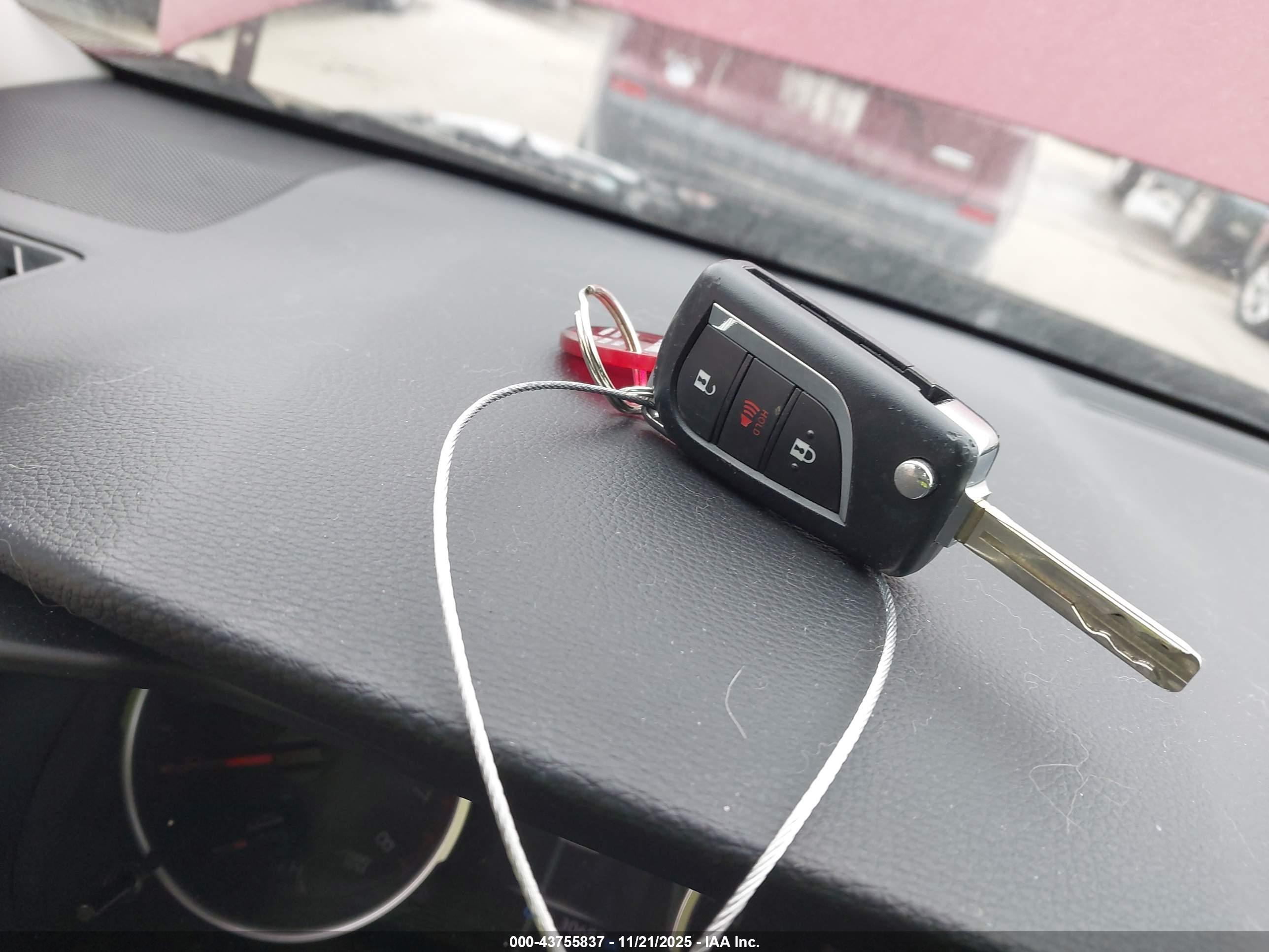 TOYOTA RAV4 image 11