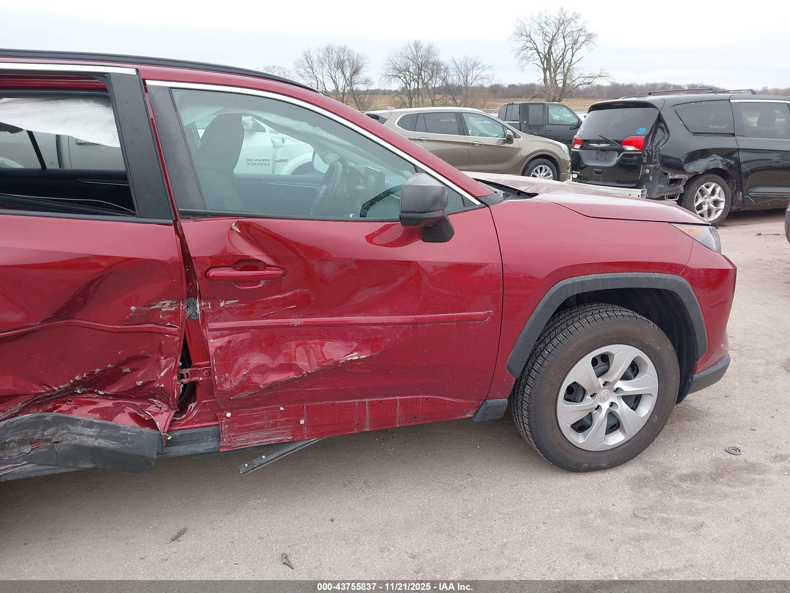 TOYOTA RAV4 image 6