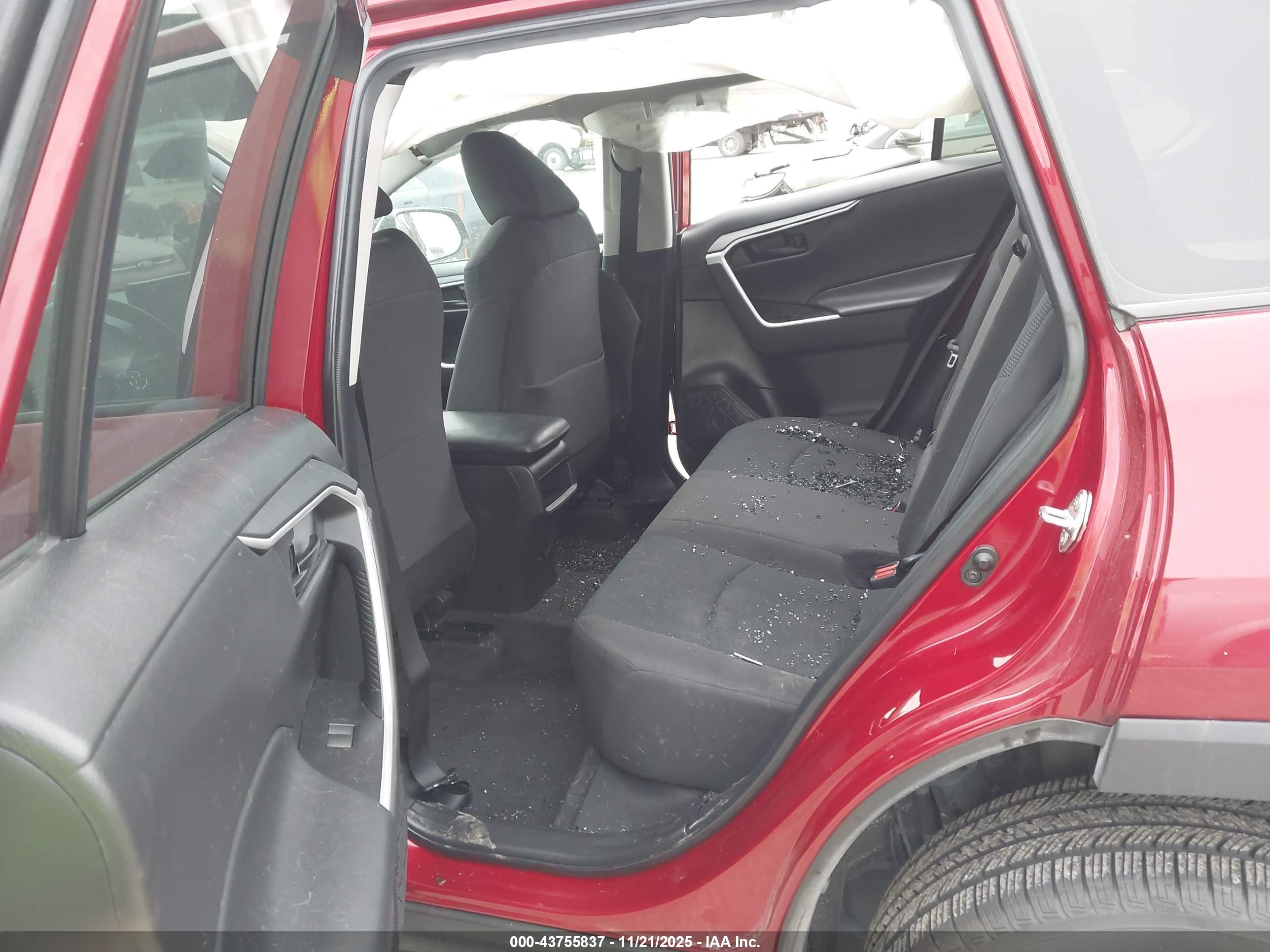 TOYOTA RAV4 image 8