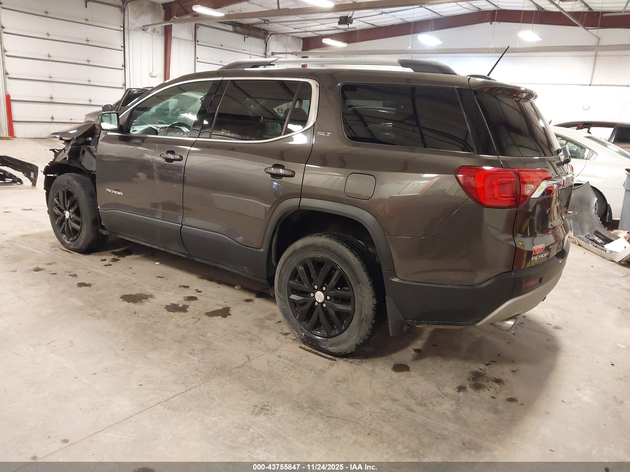 GMC ACADIA image 3