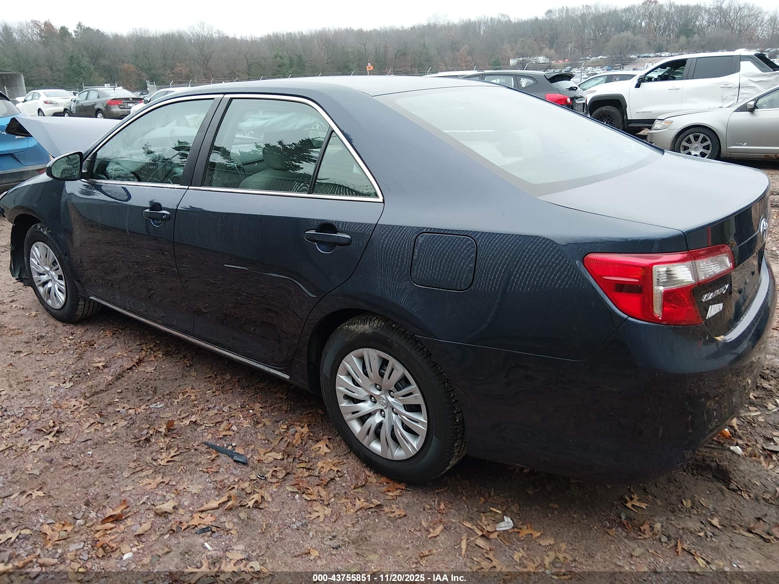 TOYOTA CAMRY image 3