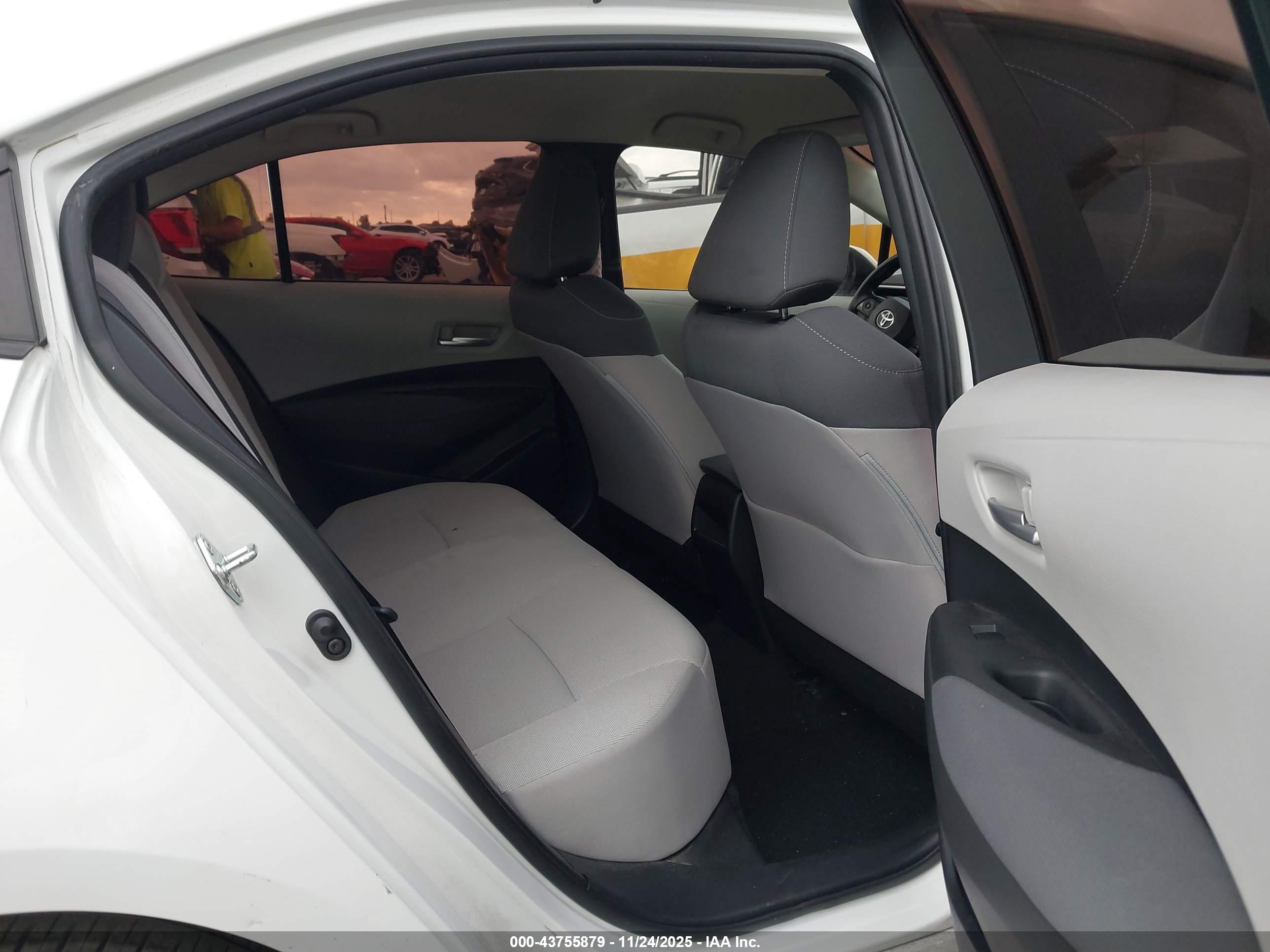 TOYOTA COROLLA image 8
