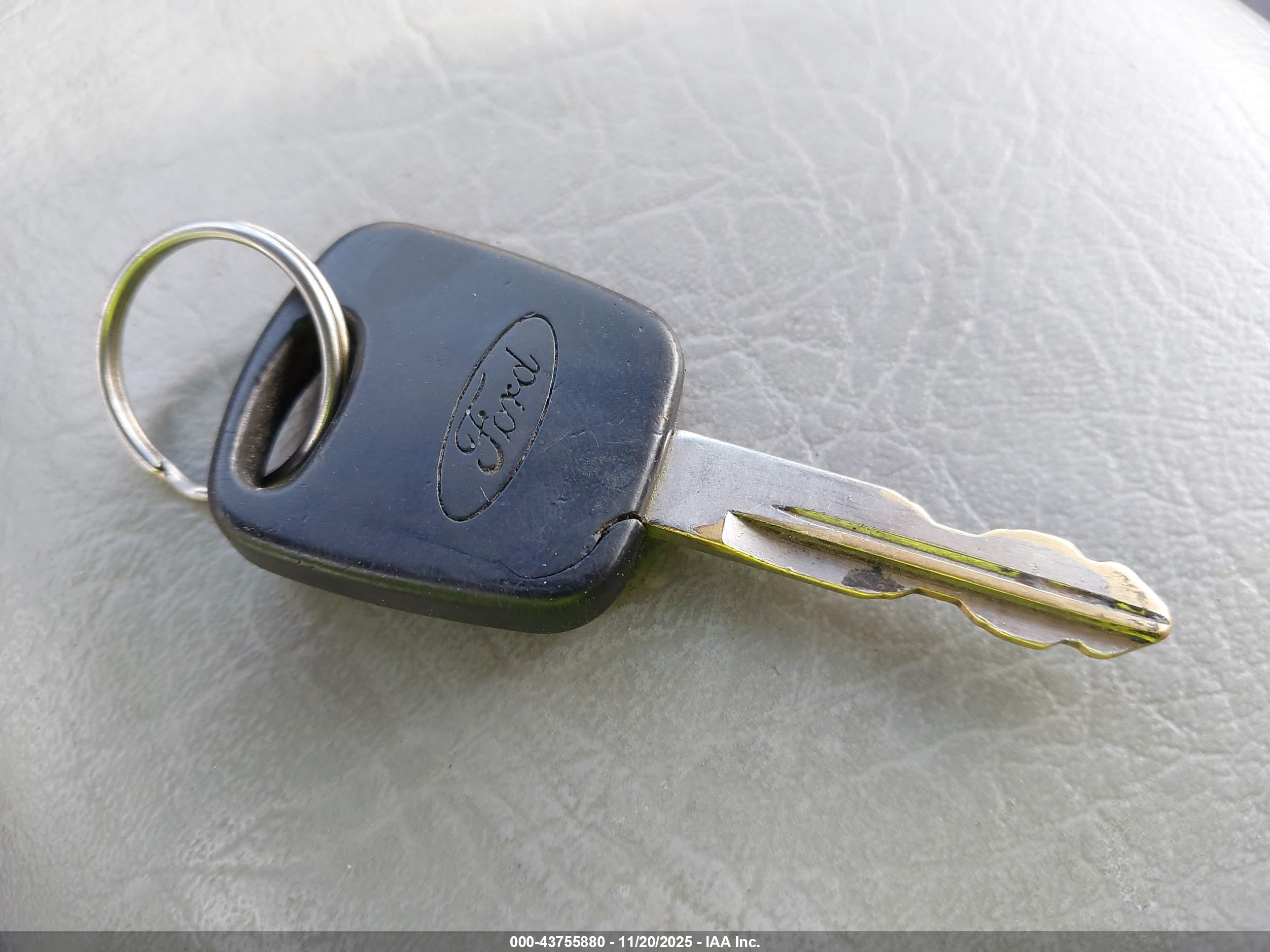 FORD EXPLORER image 11