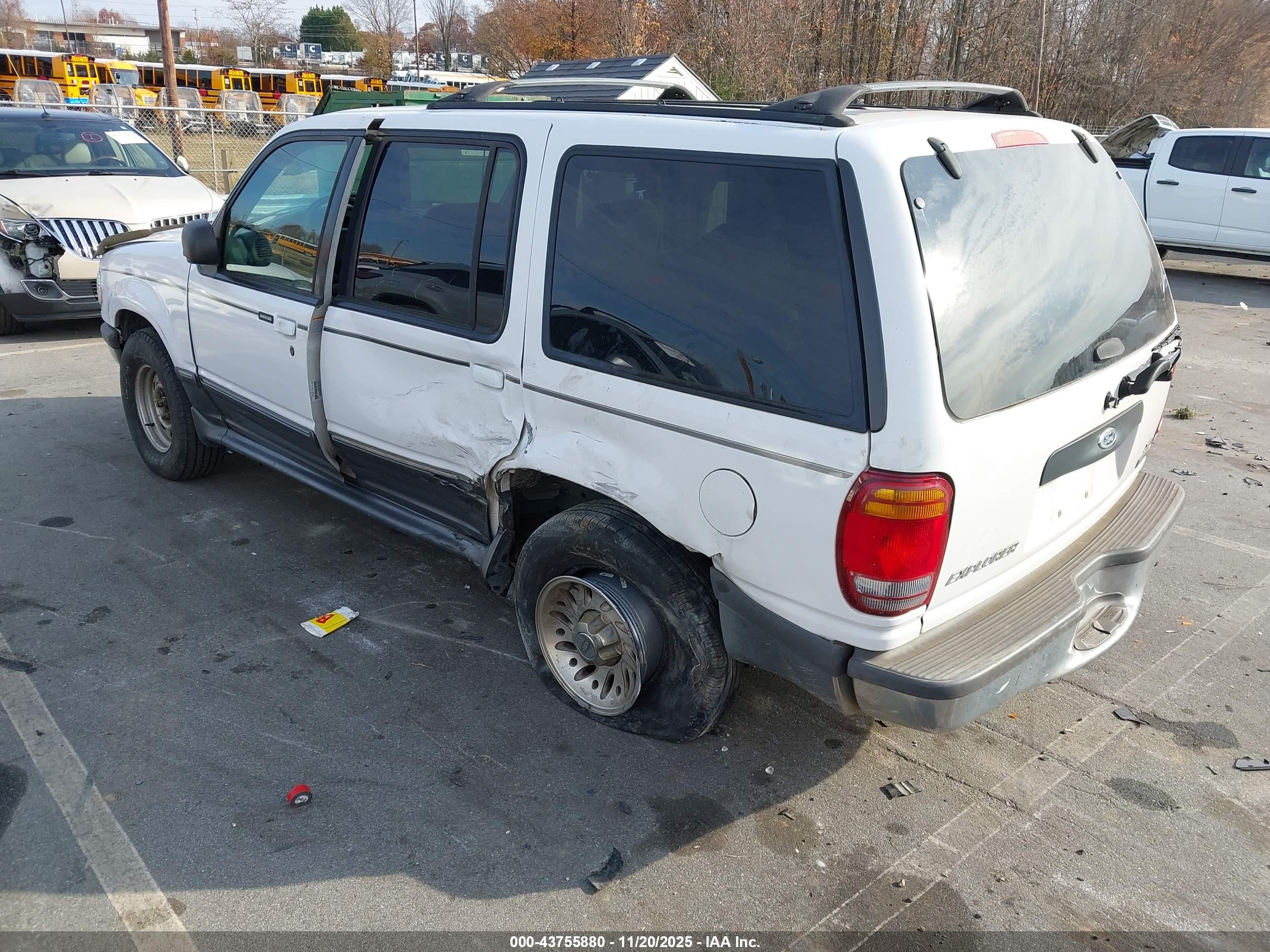 FORD EXPLORER image 3