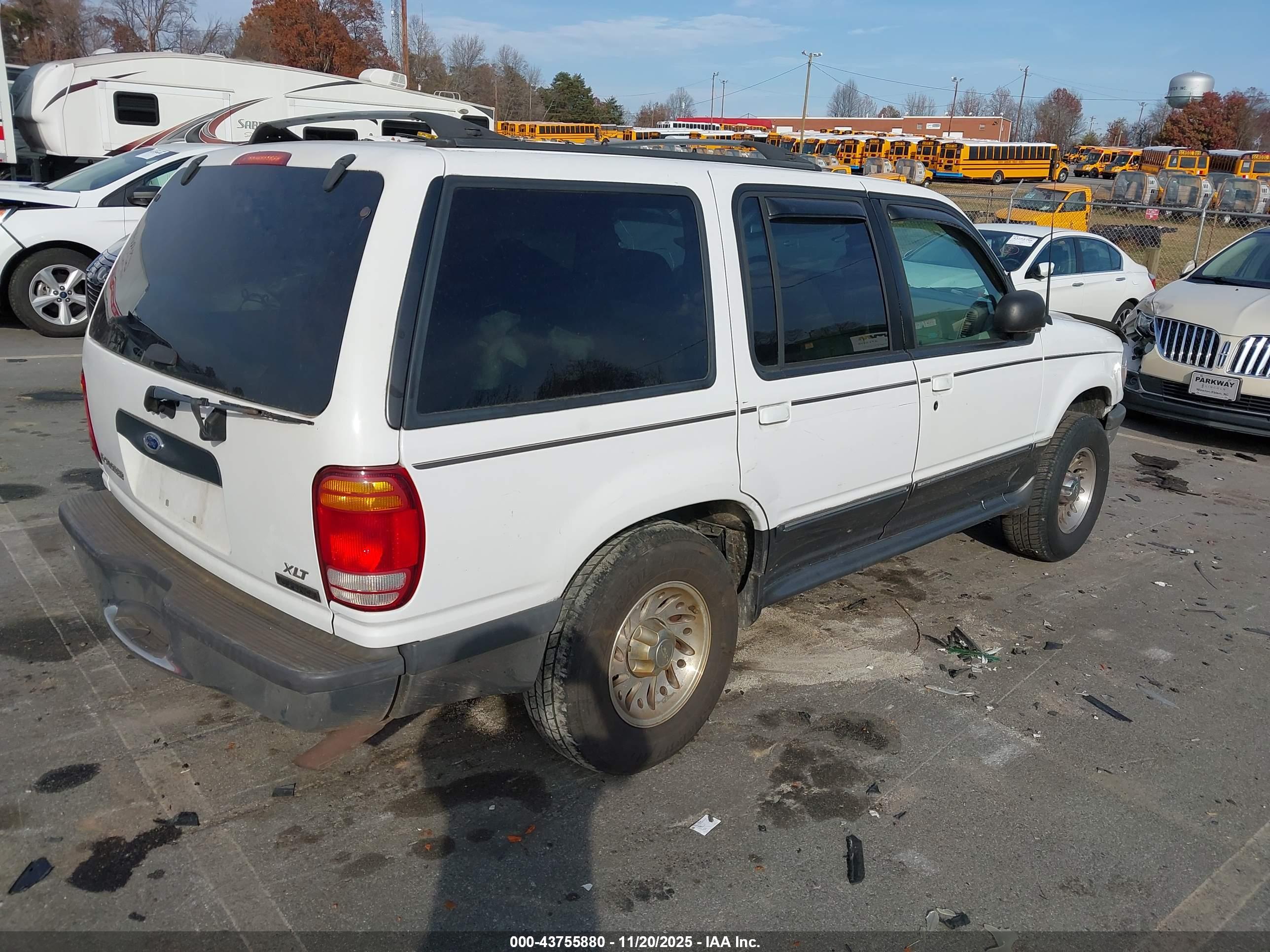 FORD EXPLORER image 4