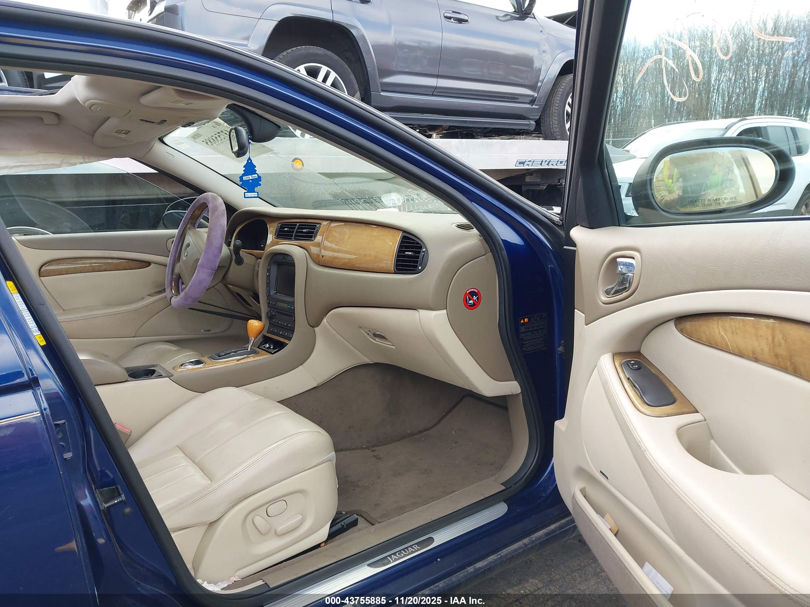 JAGUAR S-TYPE image 5