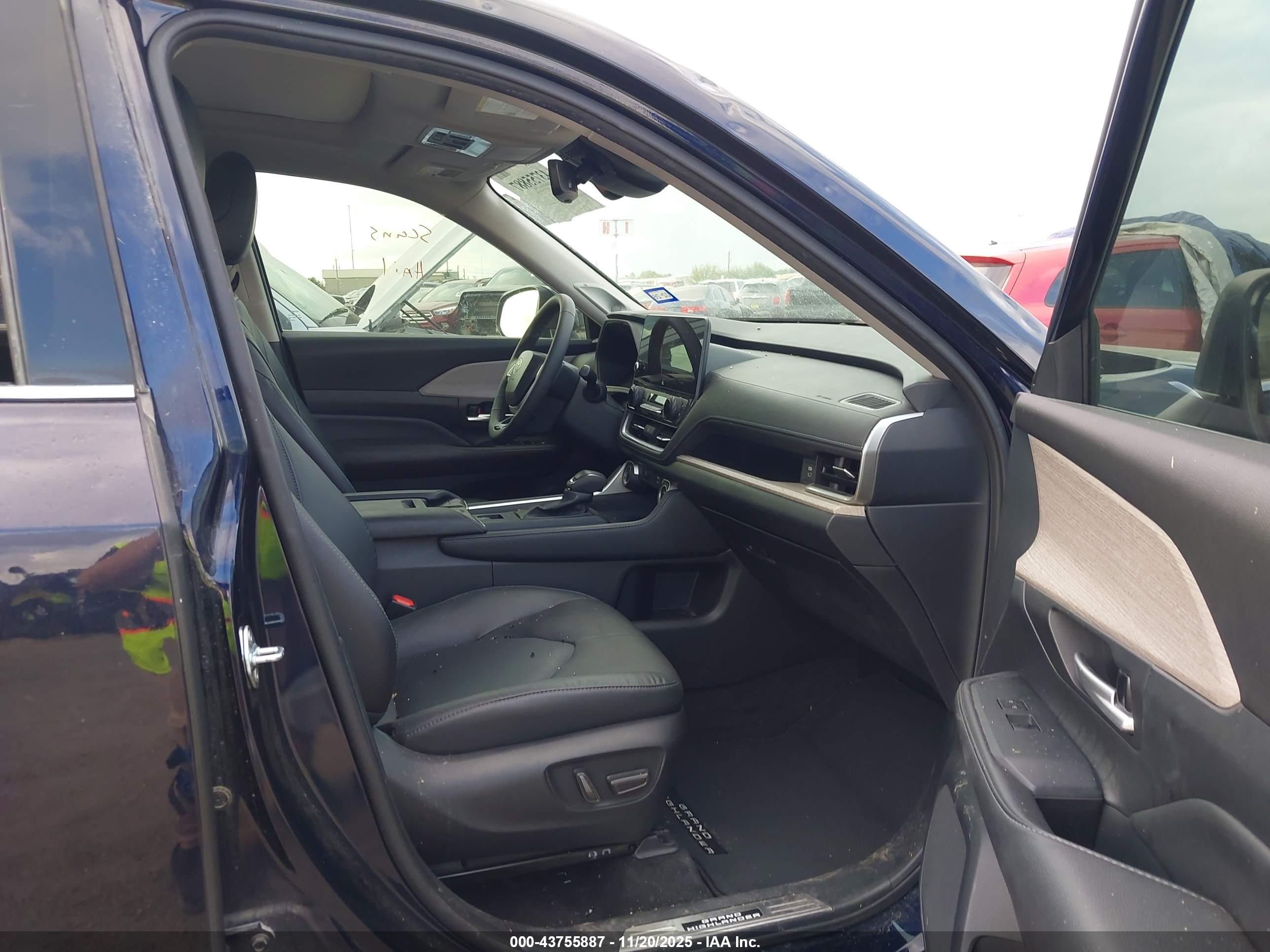 TOYOTA GRAND image 5
