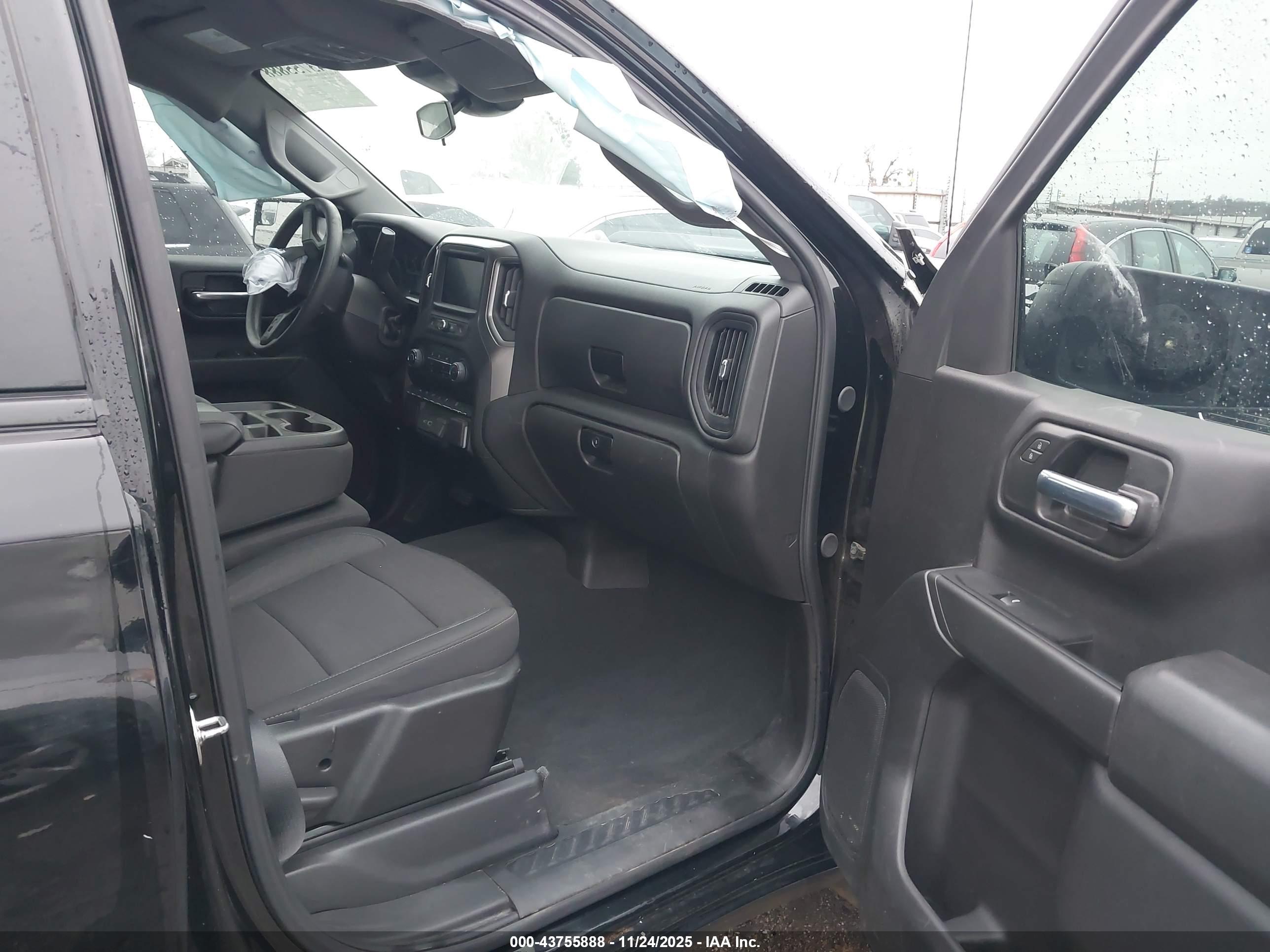 CHEVROLET SILVERADO image 5