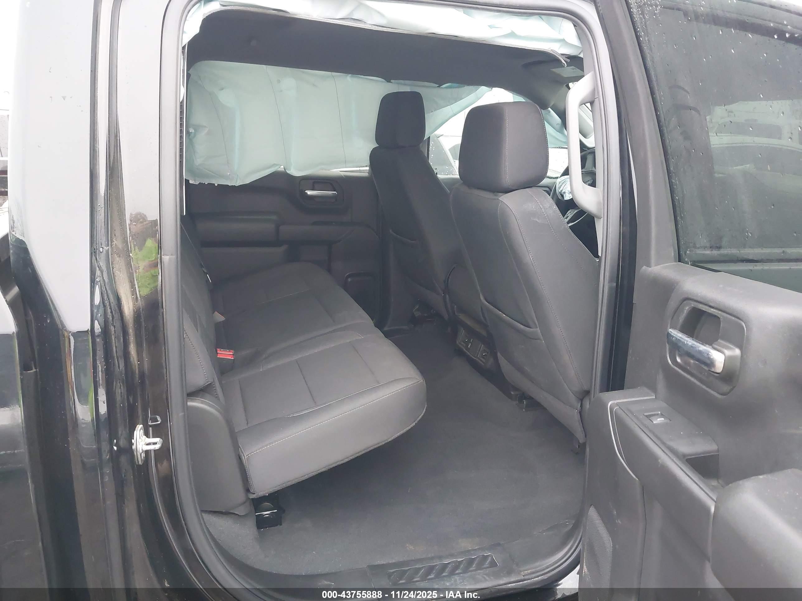 CHEVROLET SILVERADO image 8