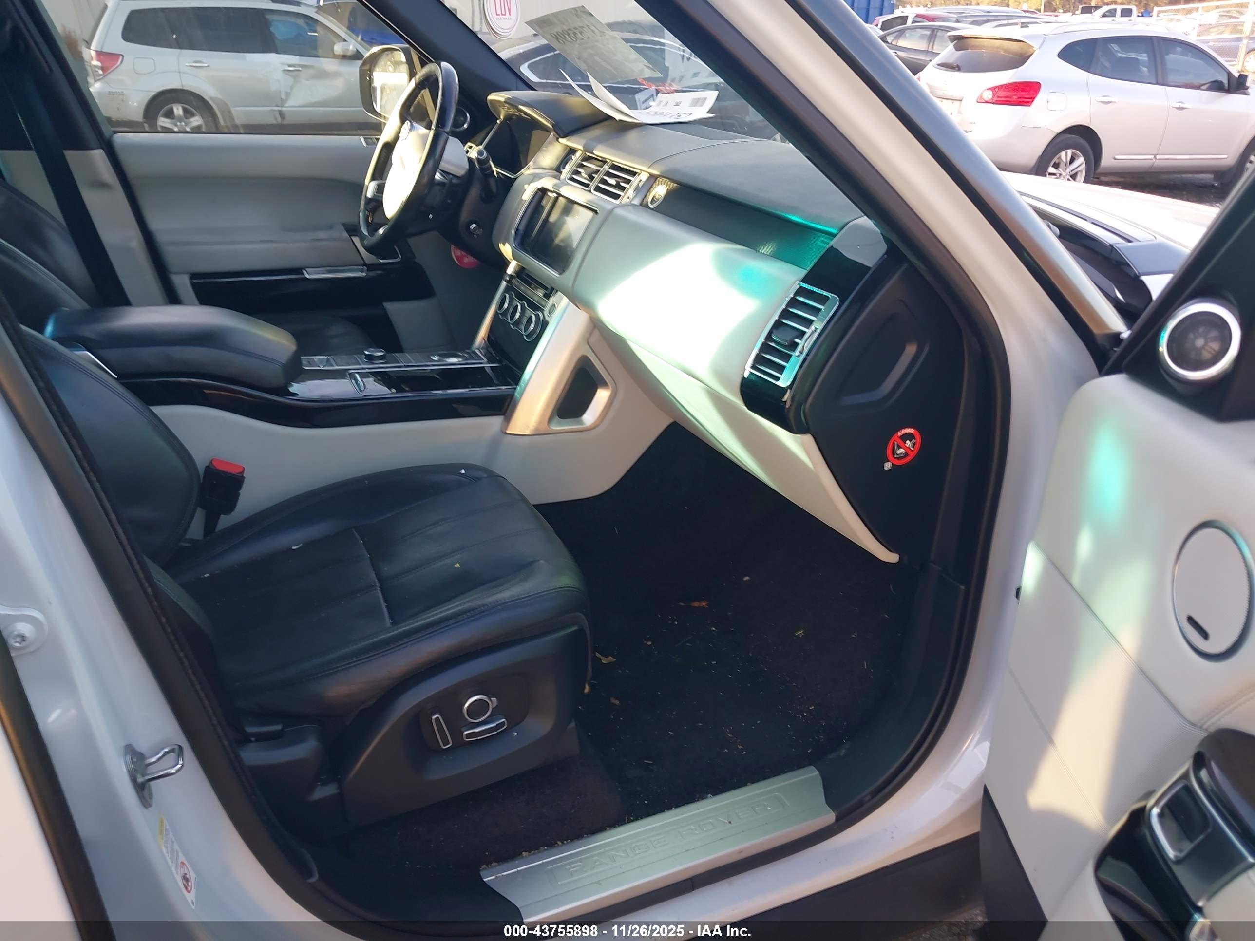 LAND ROVER image 5