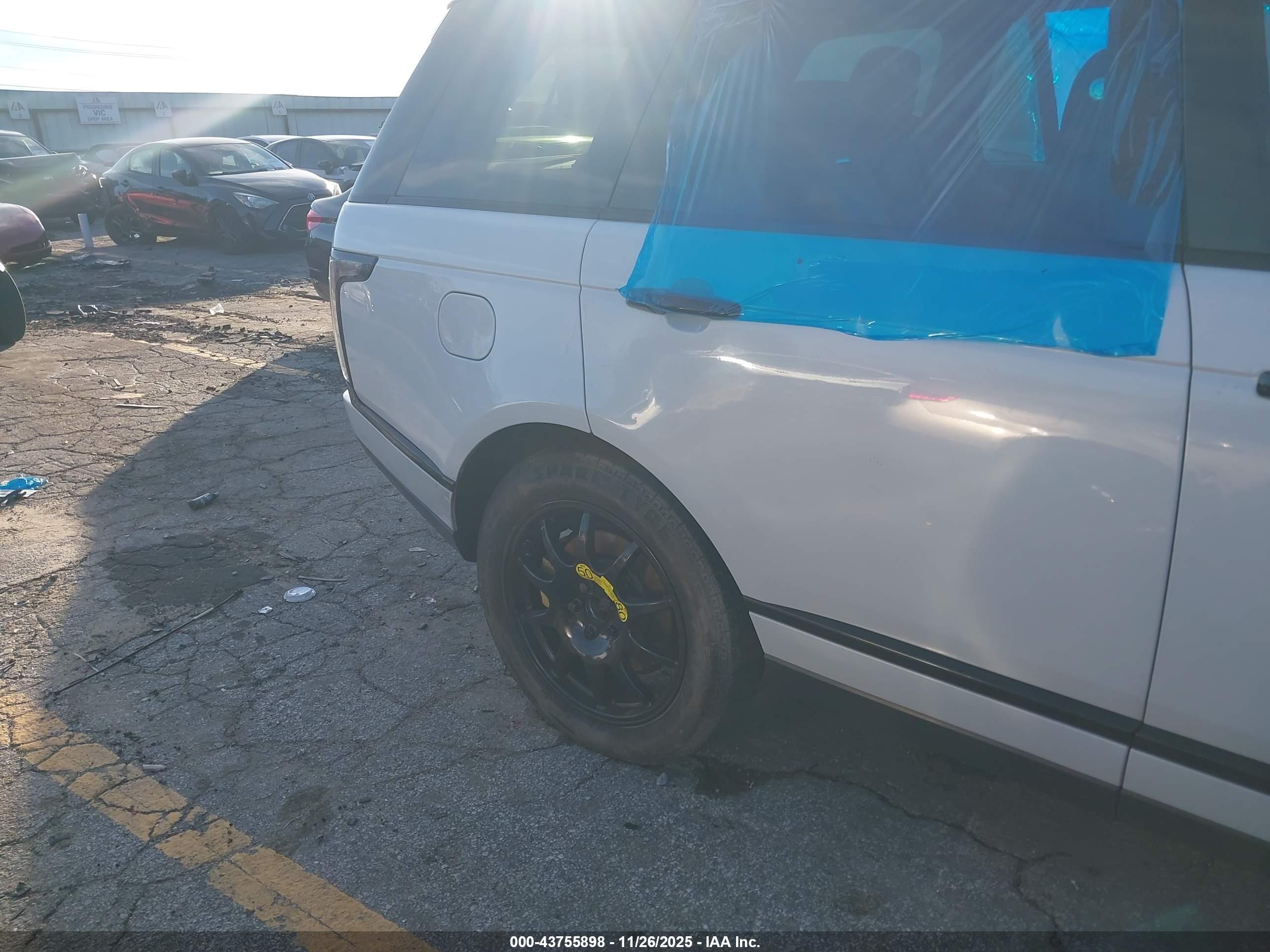 LAND ROVER image 6