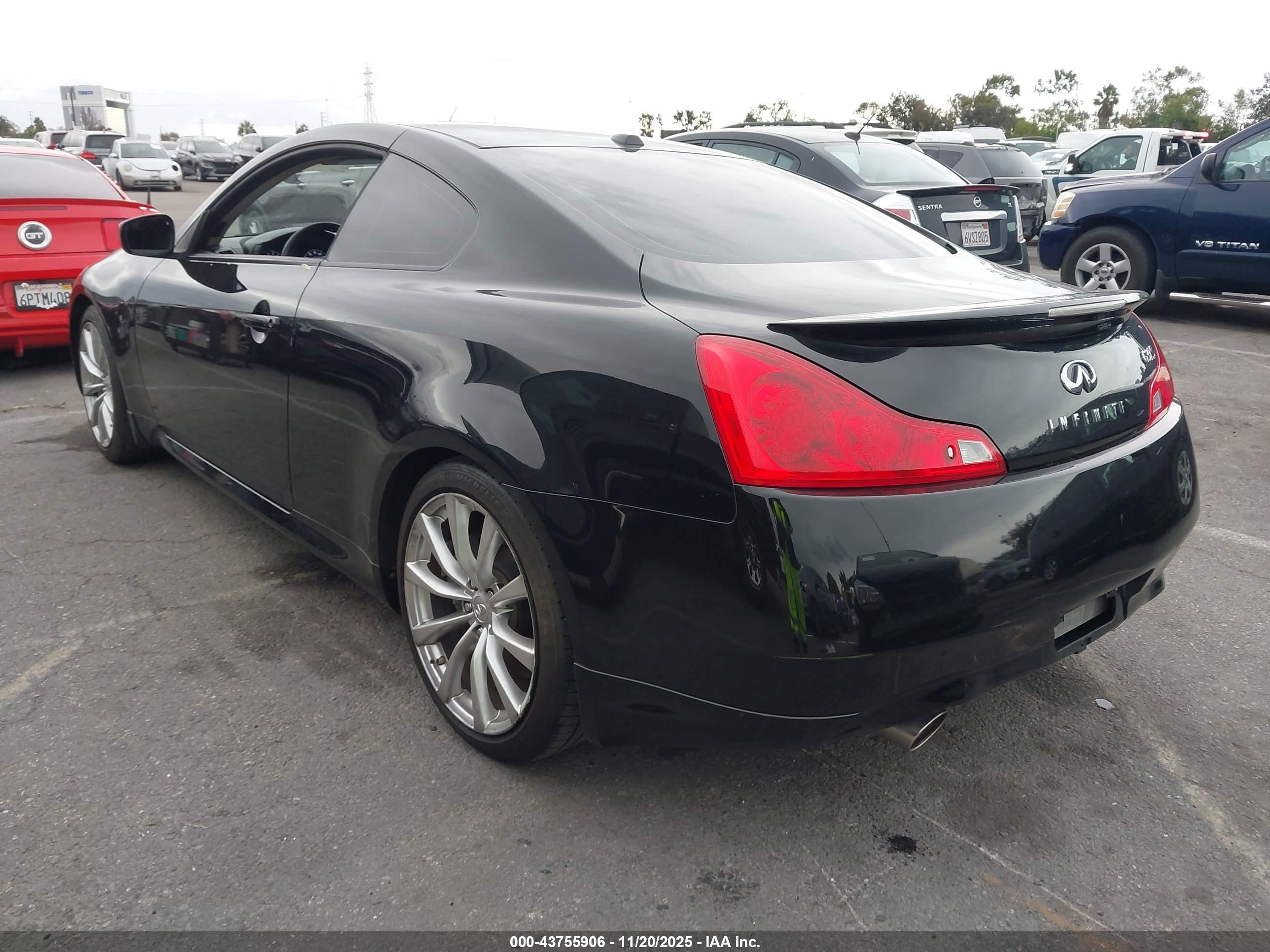 INFINITI G37 image 3