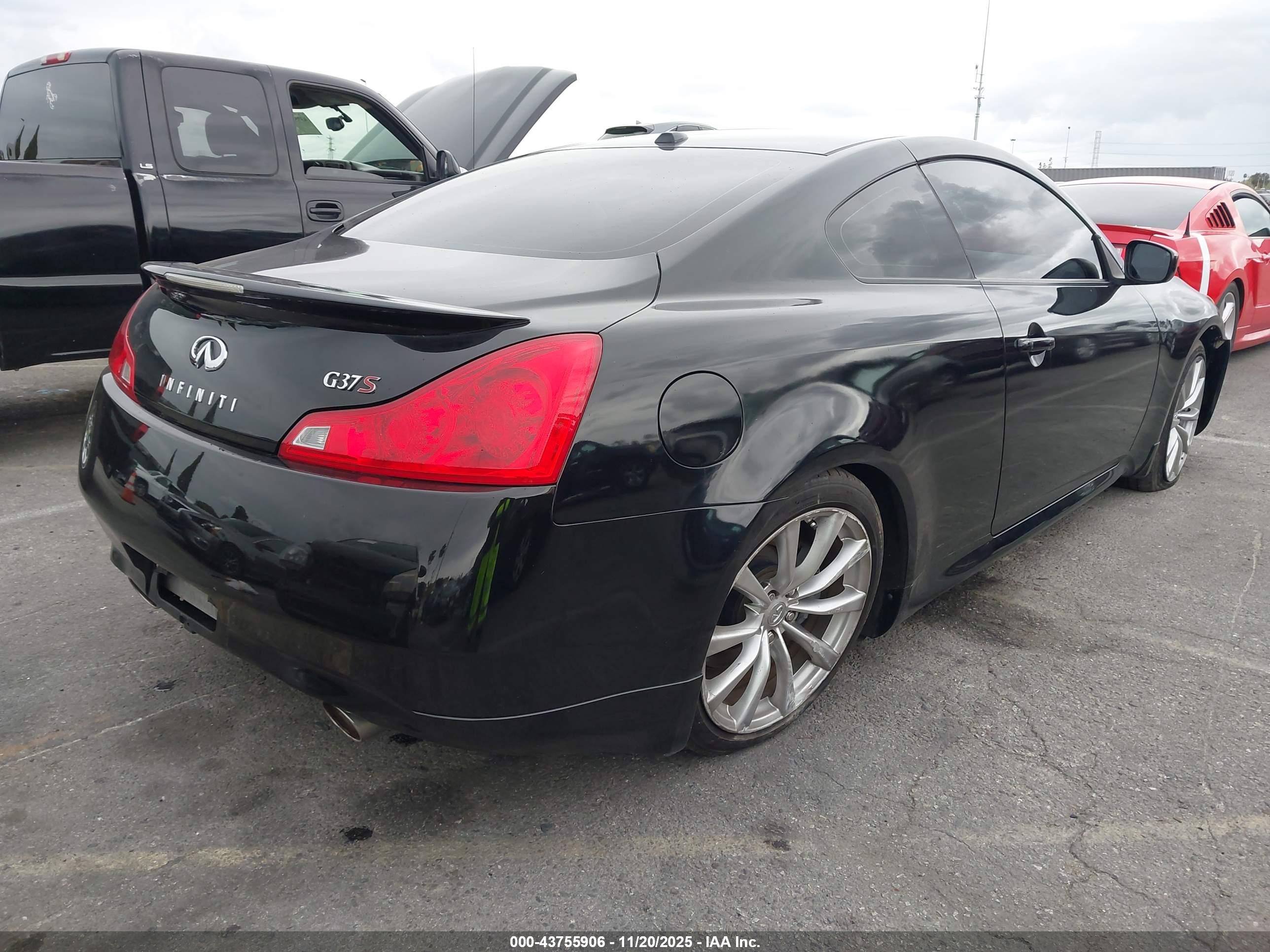 INFINITI G37 image 4