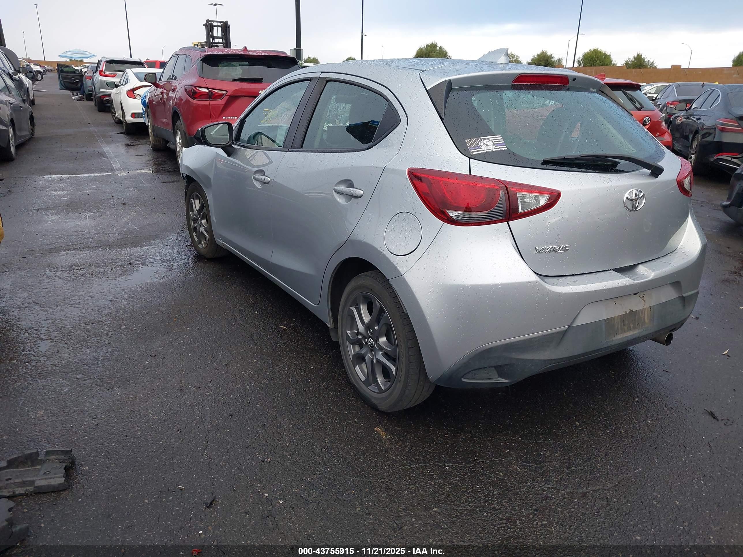 TOYOTA YARIS image 3