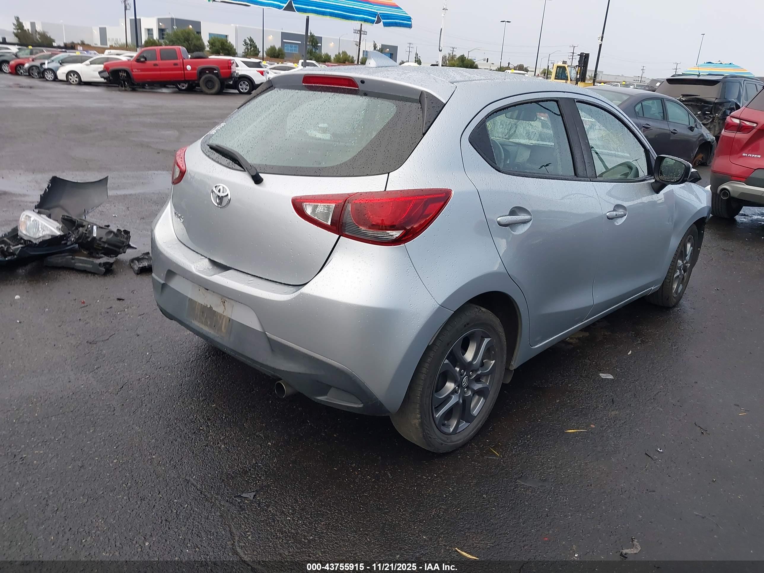 TOYOTA YARIS image 4