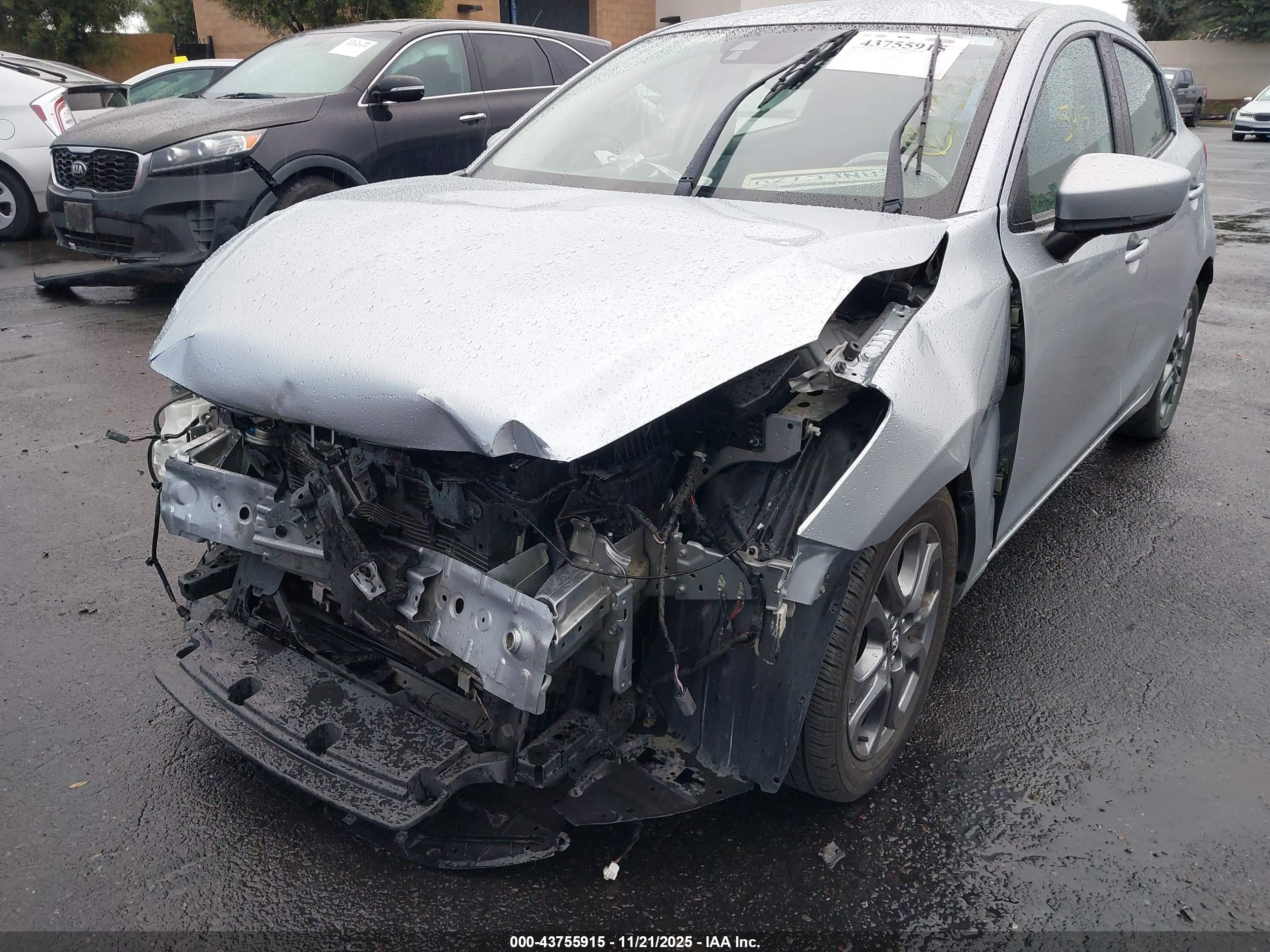 TOYOTA YARIS image 6